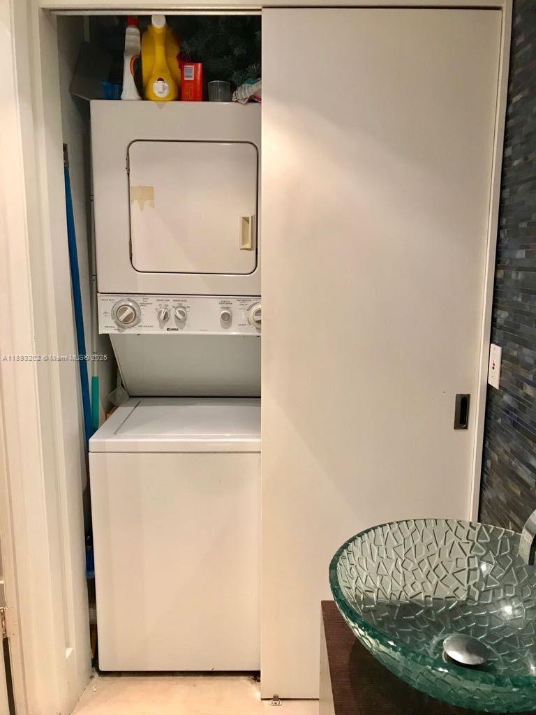 BRICKELL KEY II CONDO - Residential Lease