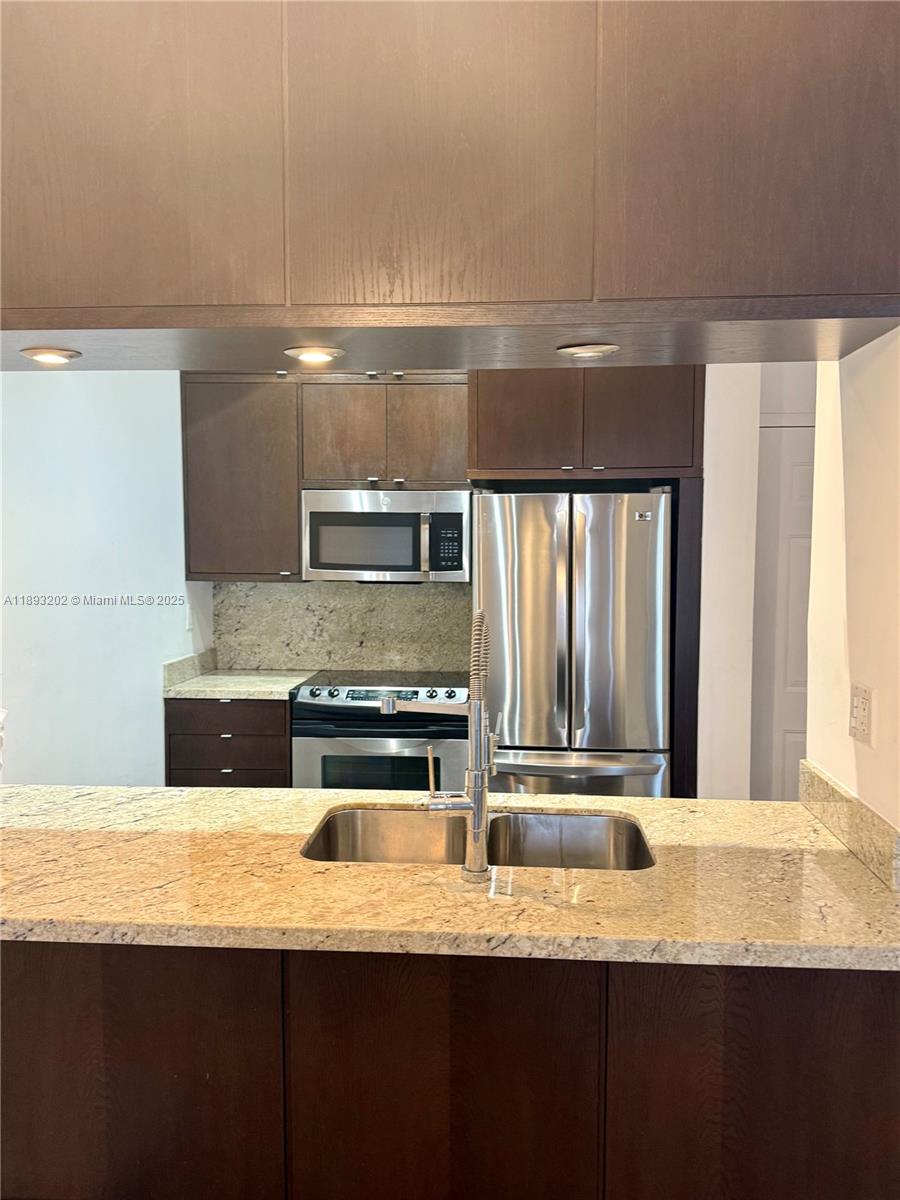 540 Brickell Key Dr 522