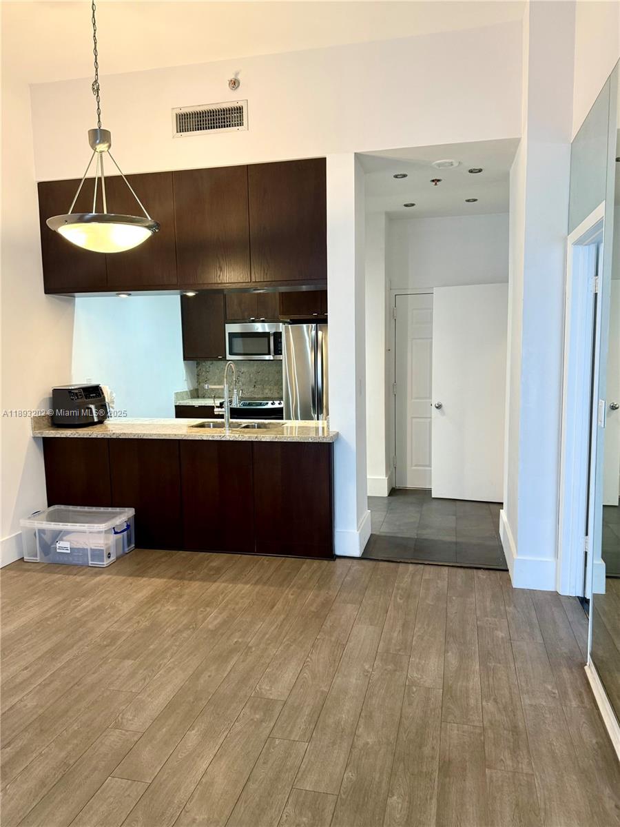 540 Brickell Key Dr 522