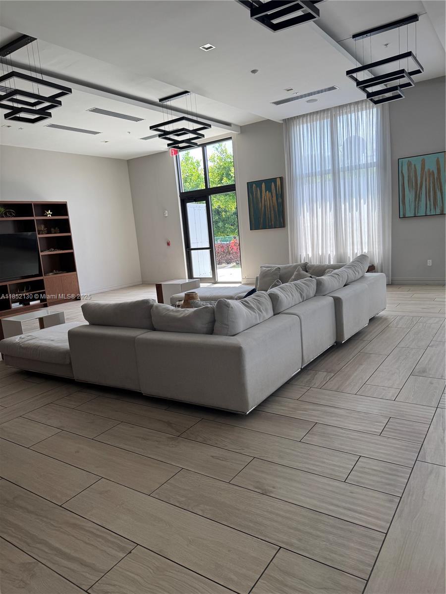 APEX AT PARK CENTRAL COND - Residential