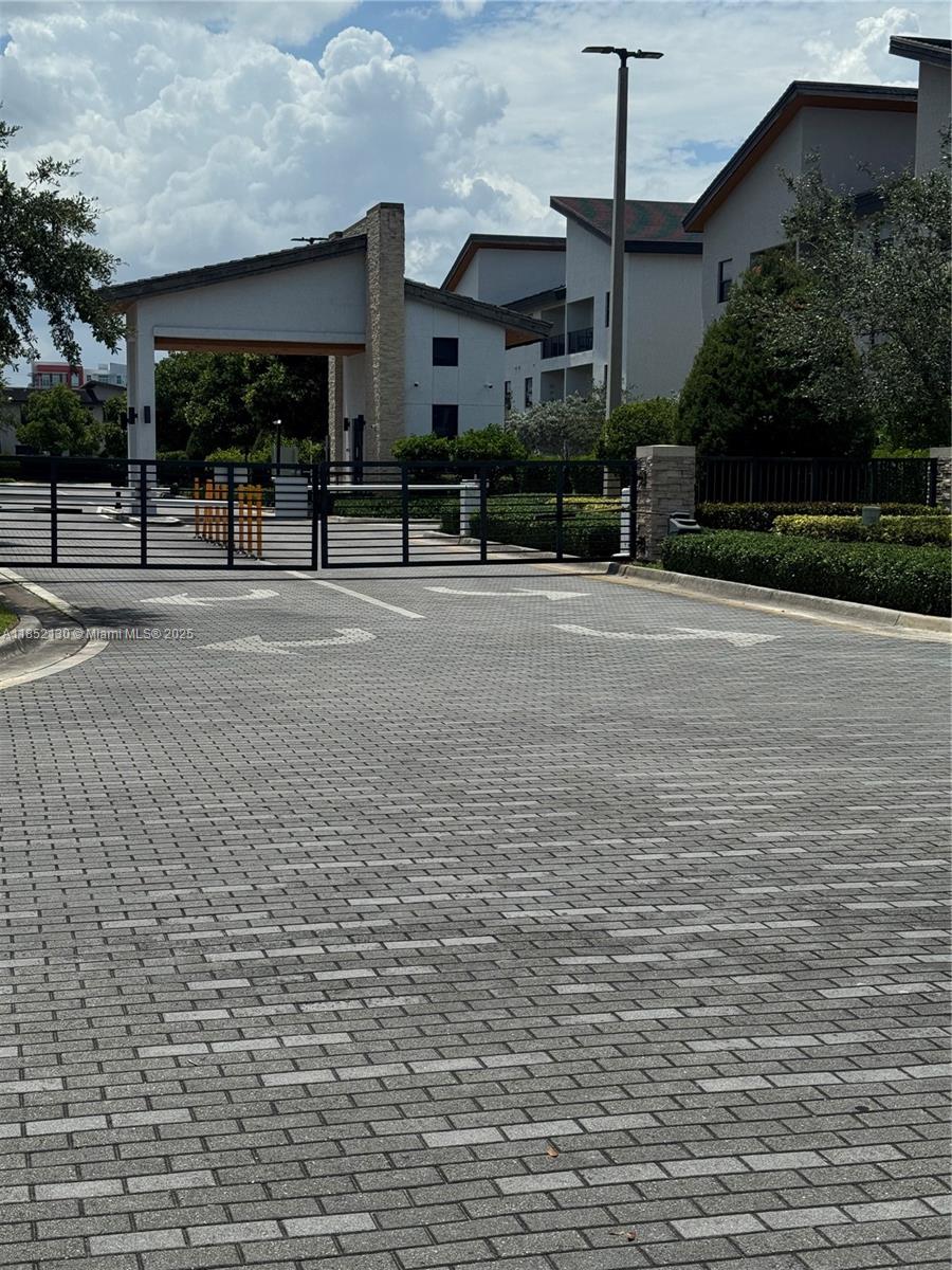 APEX AT PARK CENTRAL COND - Residential