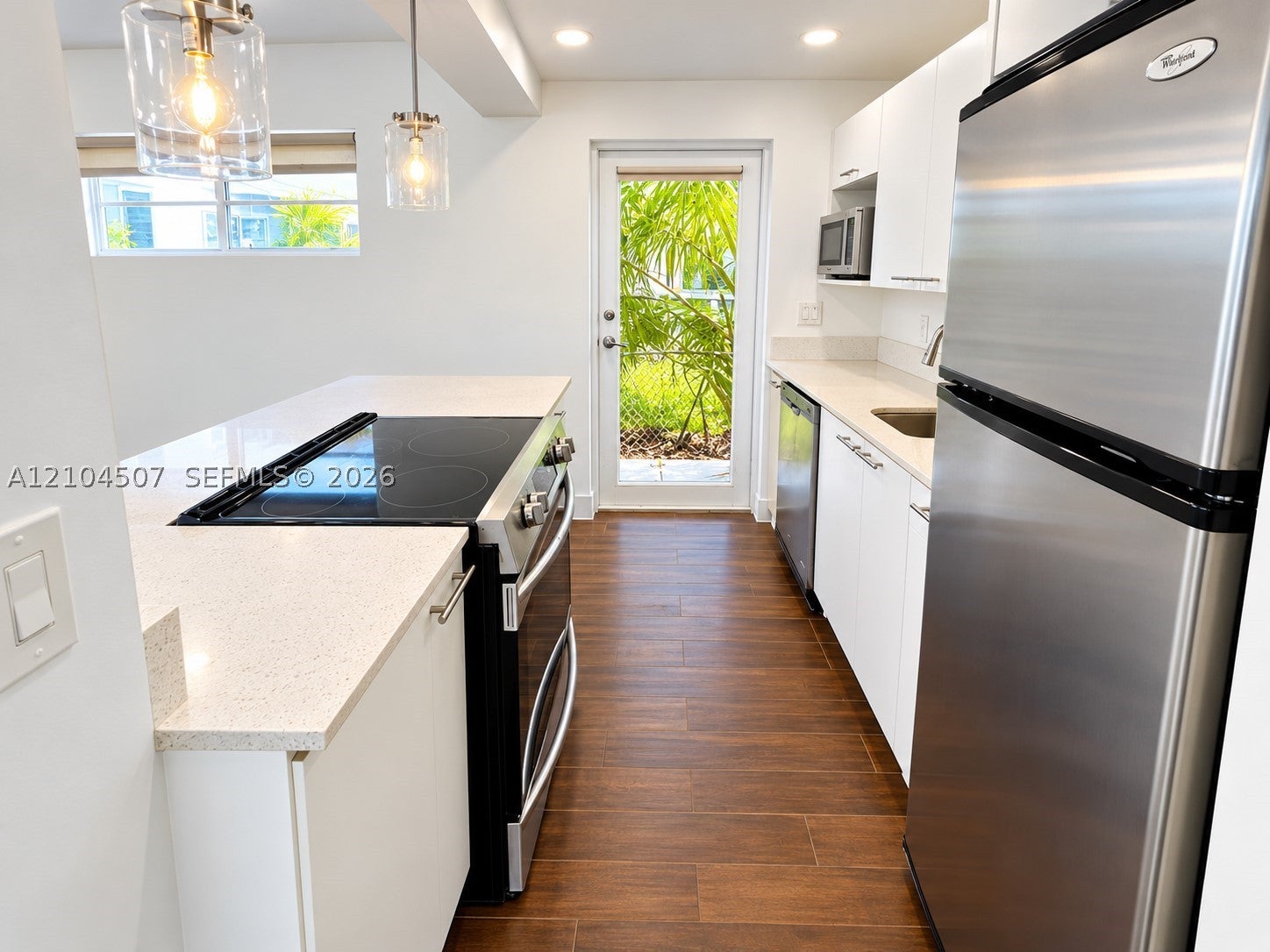 1001 Bay Dr 945
