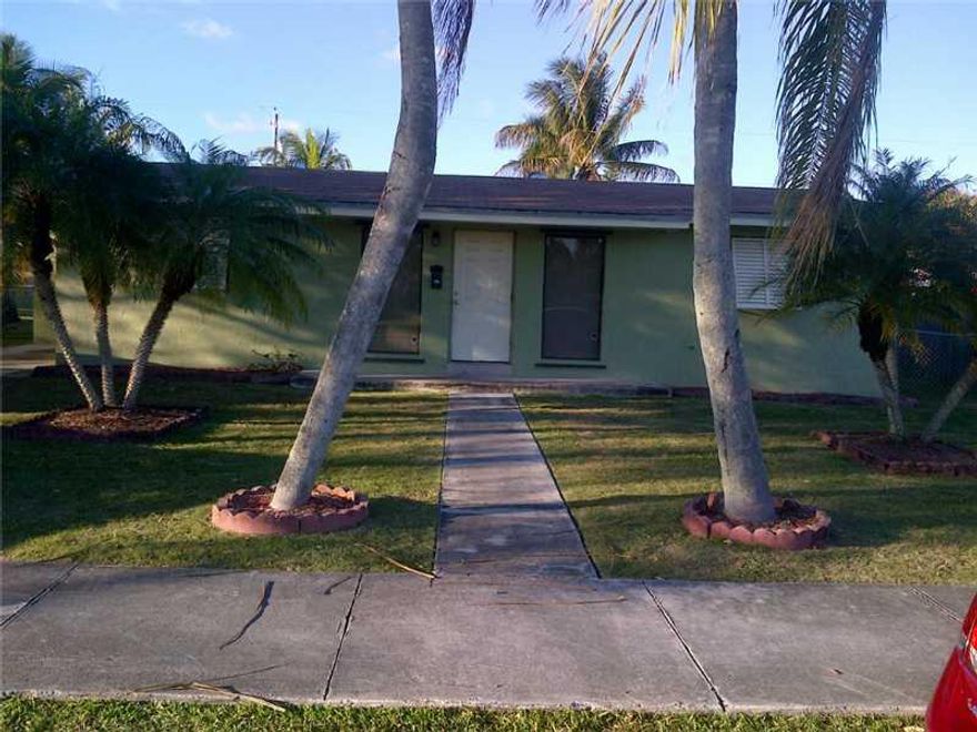 NICE 3/2 IN HOMESTEAD IN A QUIET FAMILY ORIENTED NEIGHBORHOOD. THE PROPERTY HAS A TWO YEAR OLD A/C UNIT, BASKETBALL COURT, AND ROOM FOR A BOAT THE PROPERTY ALSO HAS A MANGO, LYCHEE, COCONUT, AND AN ORANGE TREE. THIS PROPERTYWONT LAST!