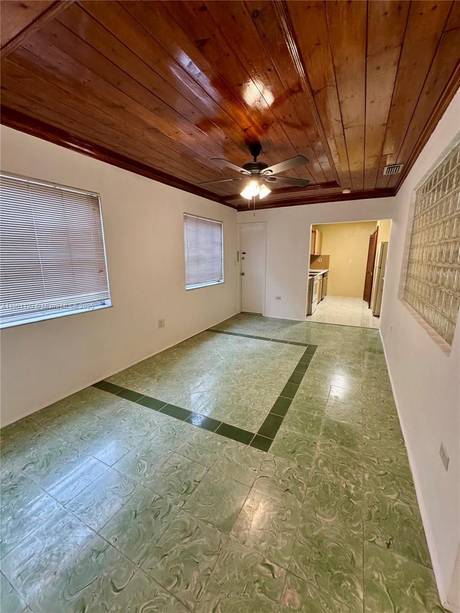 5700 SW 42 St