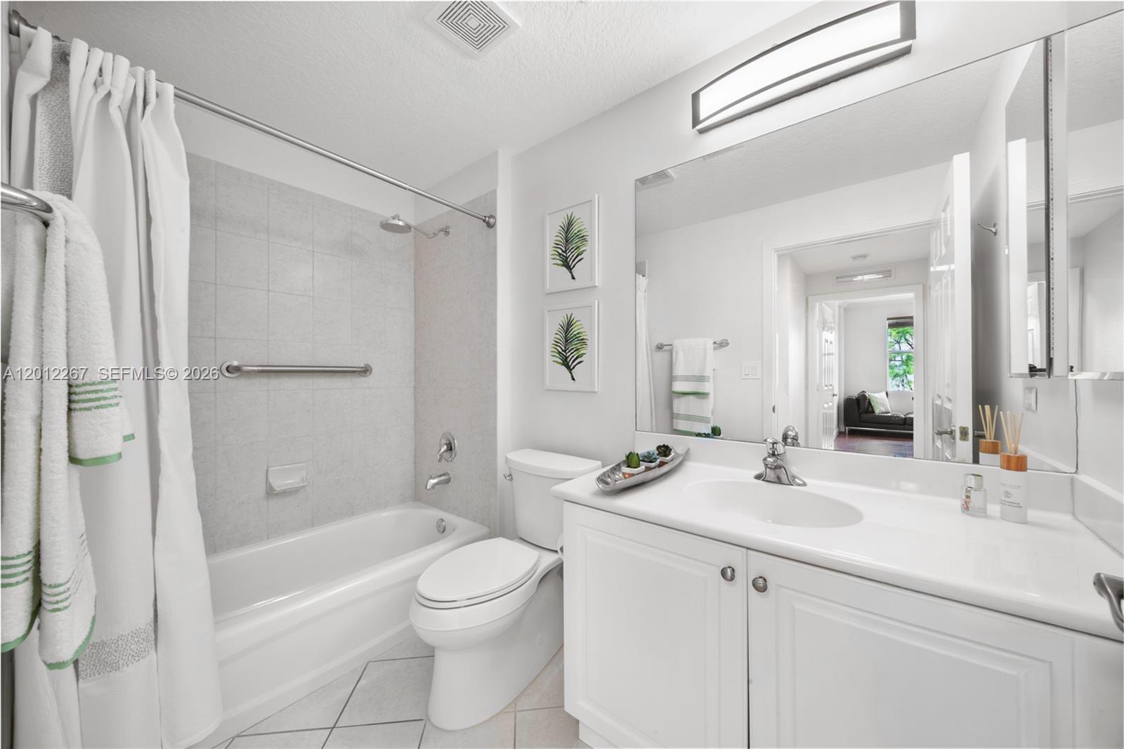 THE GRANDE CONDO - Residential Lease