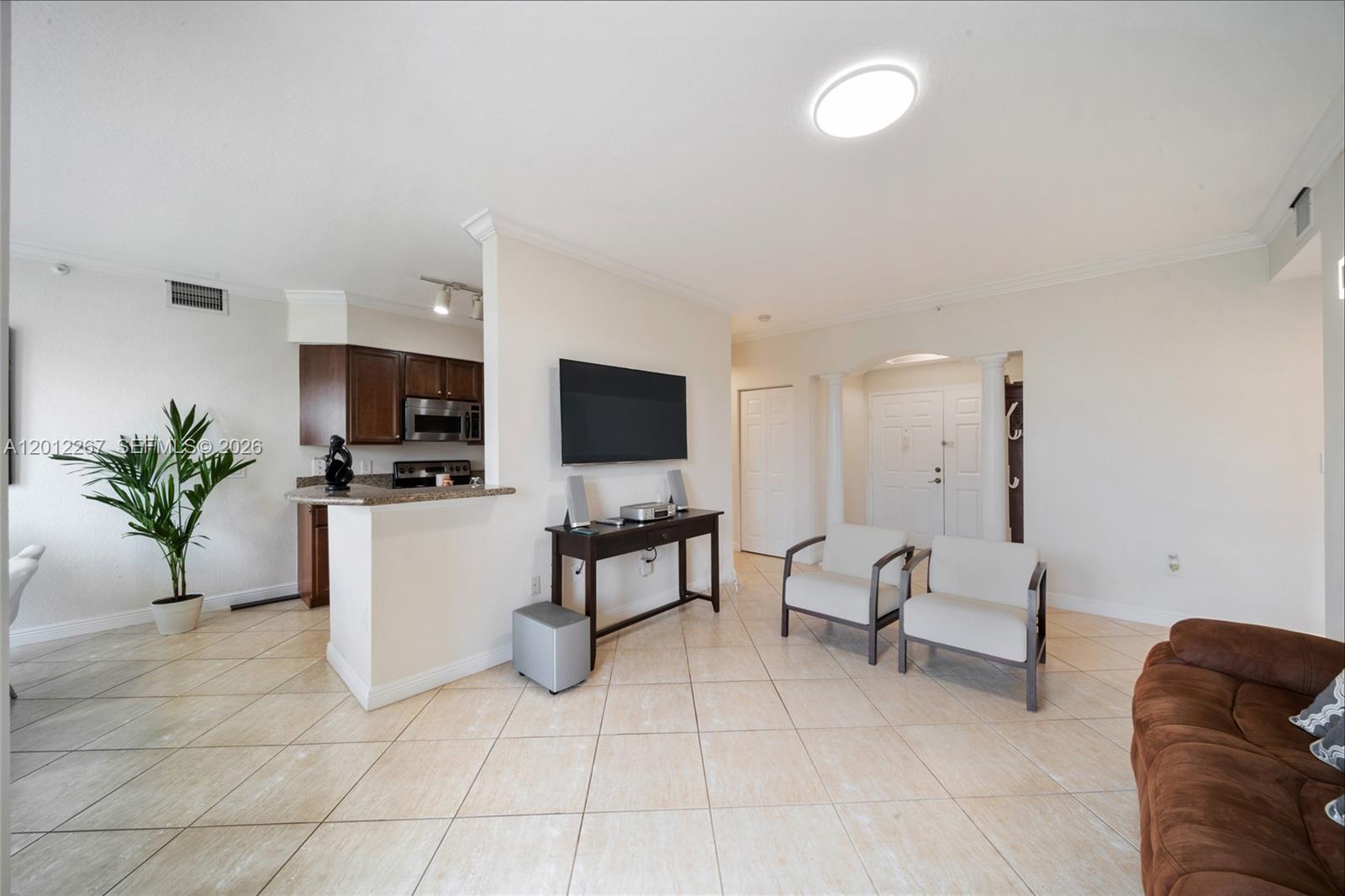THE GRANDE CONDO - Residential Lease