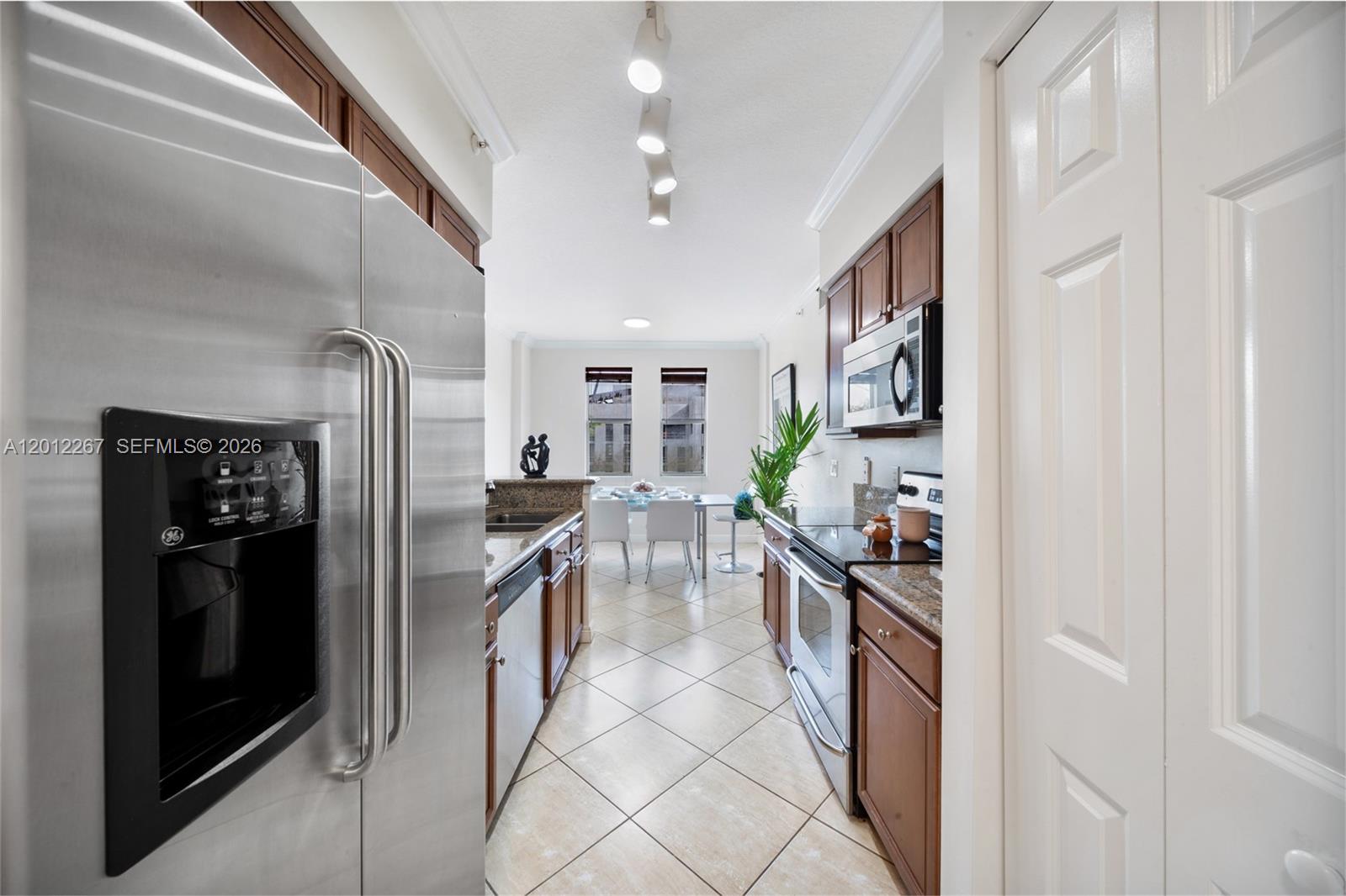 THE GRANDE CONDO - Residential Lease