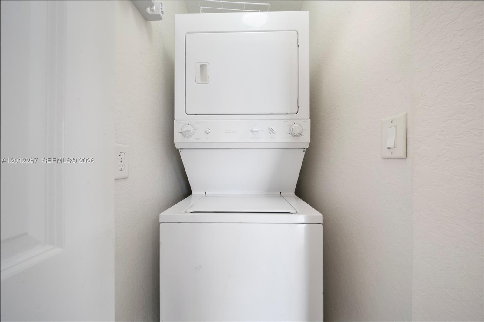 THE GRANDE CONDO - Residential Lease