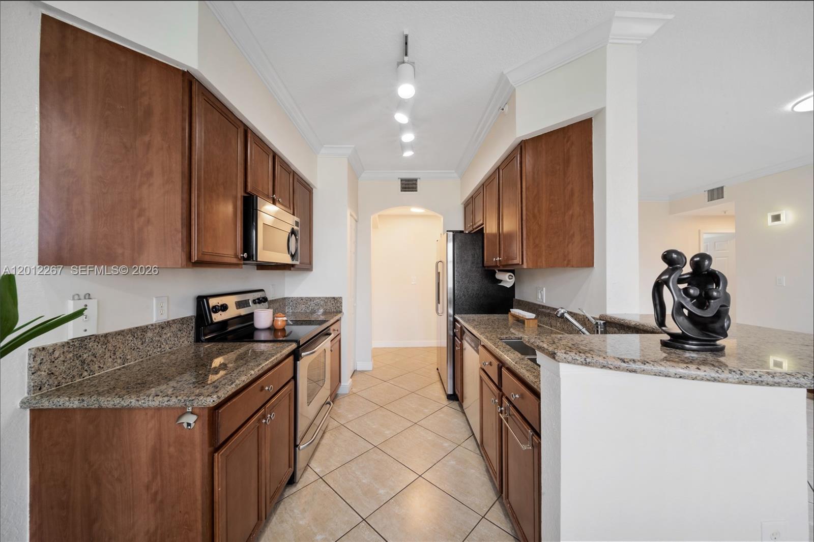 THE GRANDE CONDO - Residential Lease