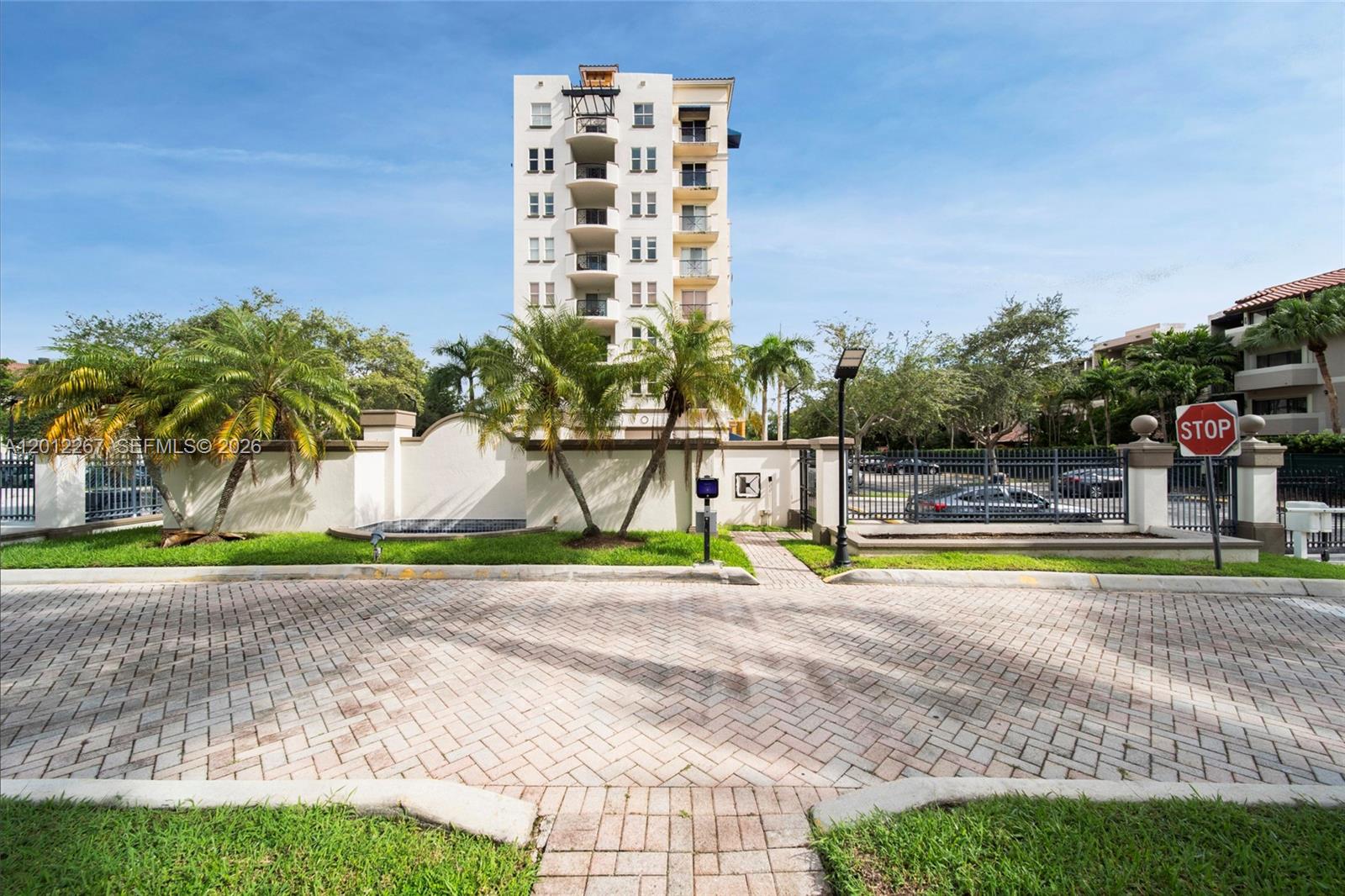 THE GRANDE CONDO - Residential Lease