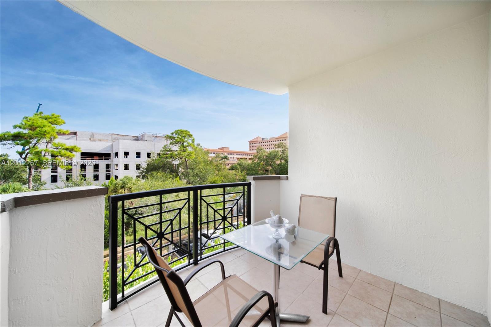 THE GRANDE CONDO - Residential Lease