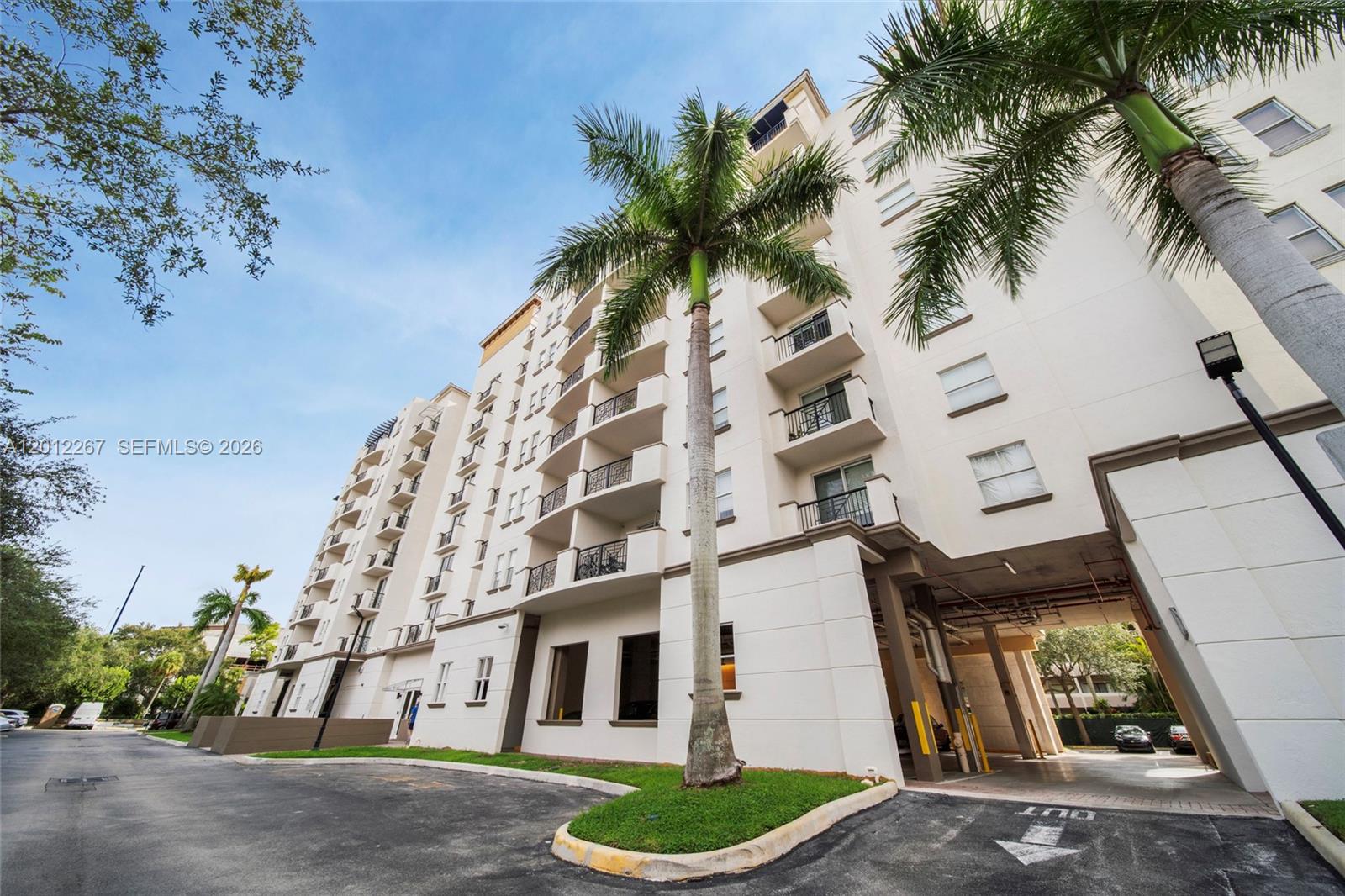 THE GRANDE CONDO - Residential Lease