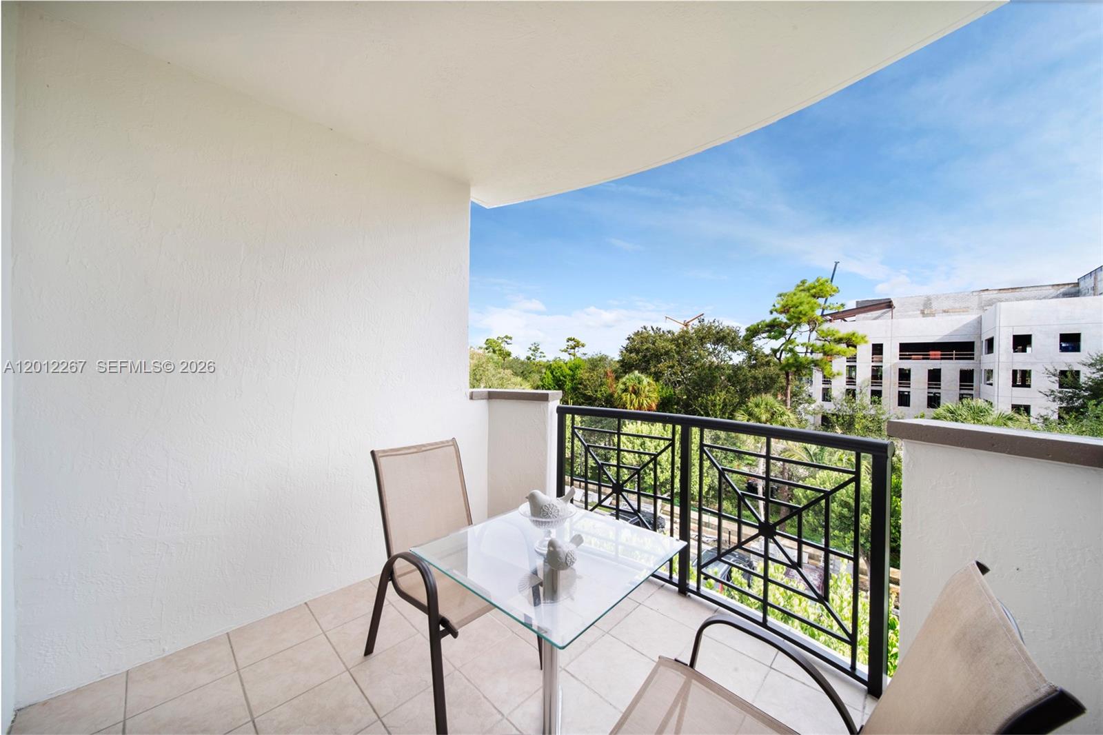 THE GRANDE CONDO - Residential Lease