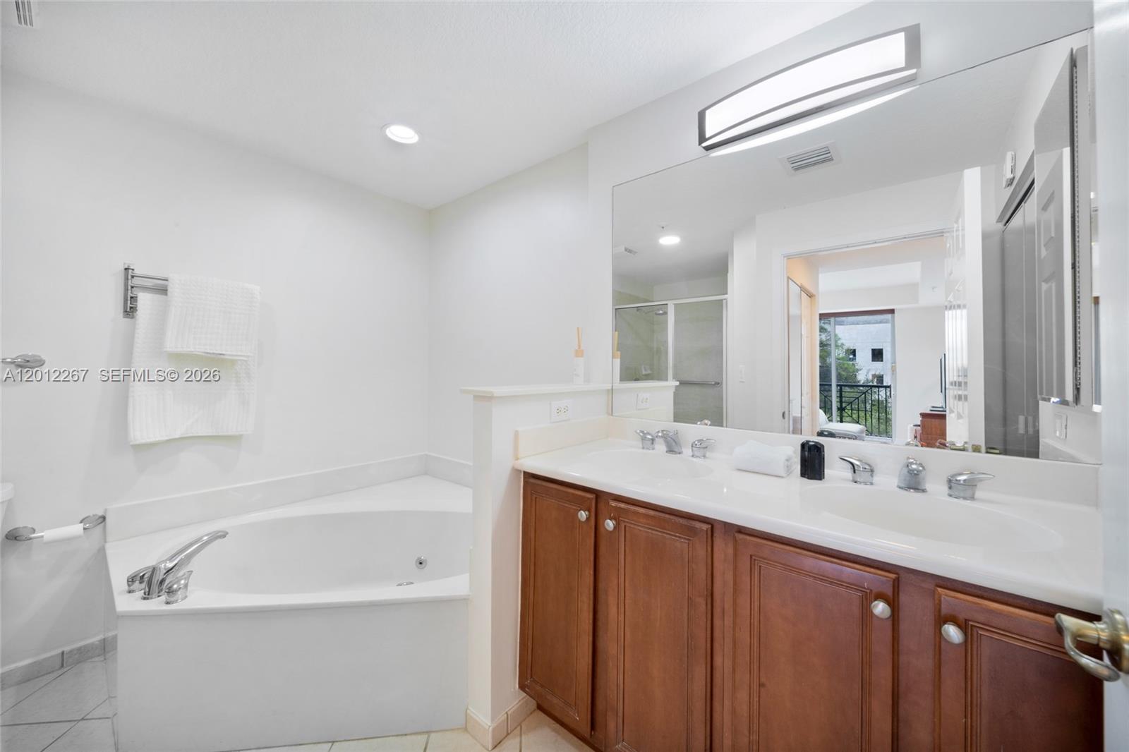 THE GRANDE CONDO - Residential Lease