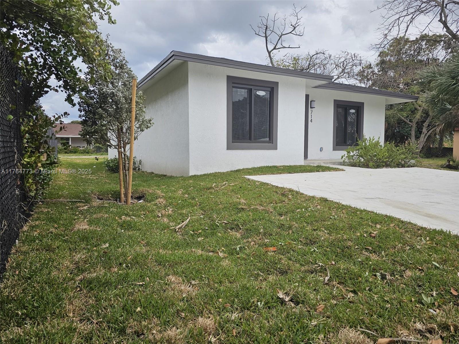 Property for Sale at 714 Nw 4th Ave, Pompano Beach, Broward County, Florida - Bedrooms: 4 
Bathrooms: 2  - $479,000