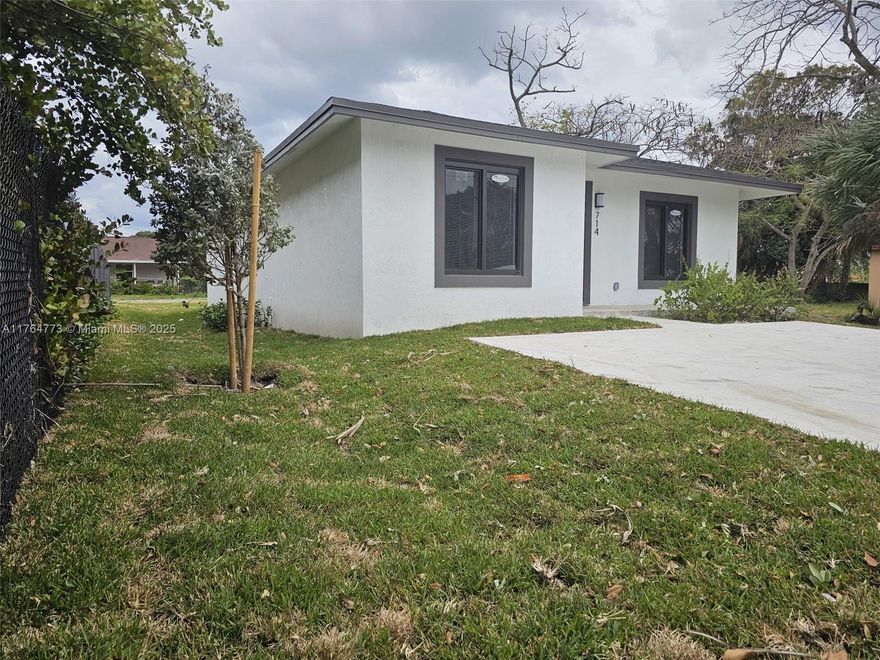 New Construction 2025.
4 Beda and 2 Baths.
come and fall in love with this beautiful new house located in the highly desired Pompano Beach.
Enjoy a new house in an oversize lot with plenty of room for a pool.
you won't find anything like this.