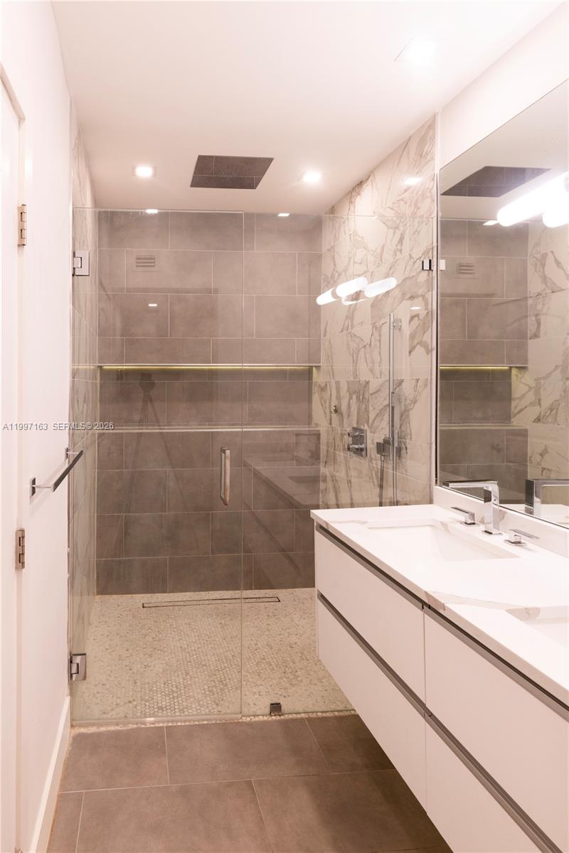 COUNTRY CLUB ESTATES SEC - Residential