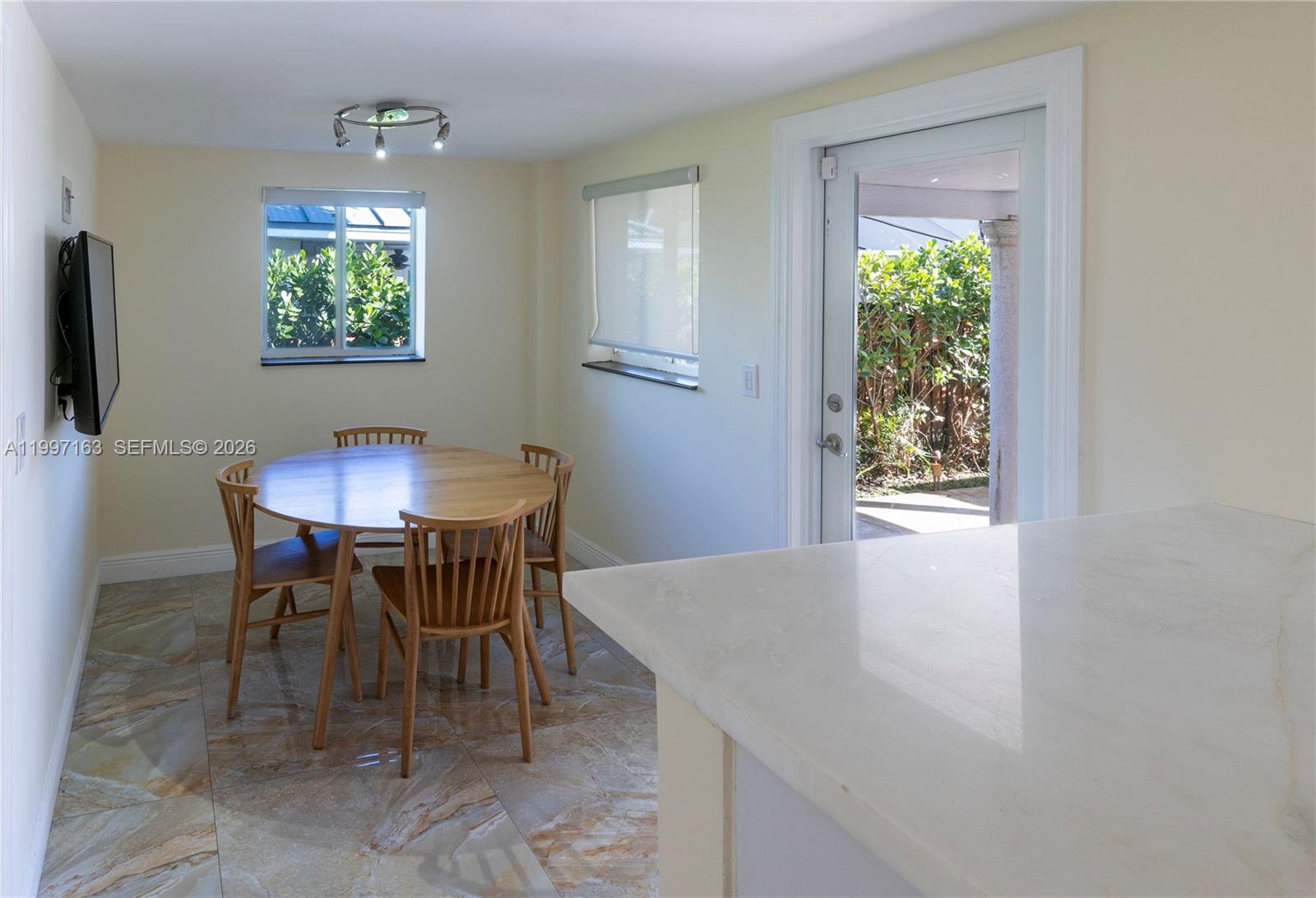 COUNTRY CLUB ESTATES SEC - Residential