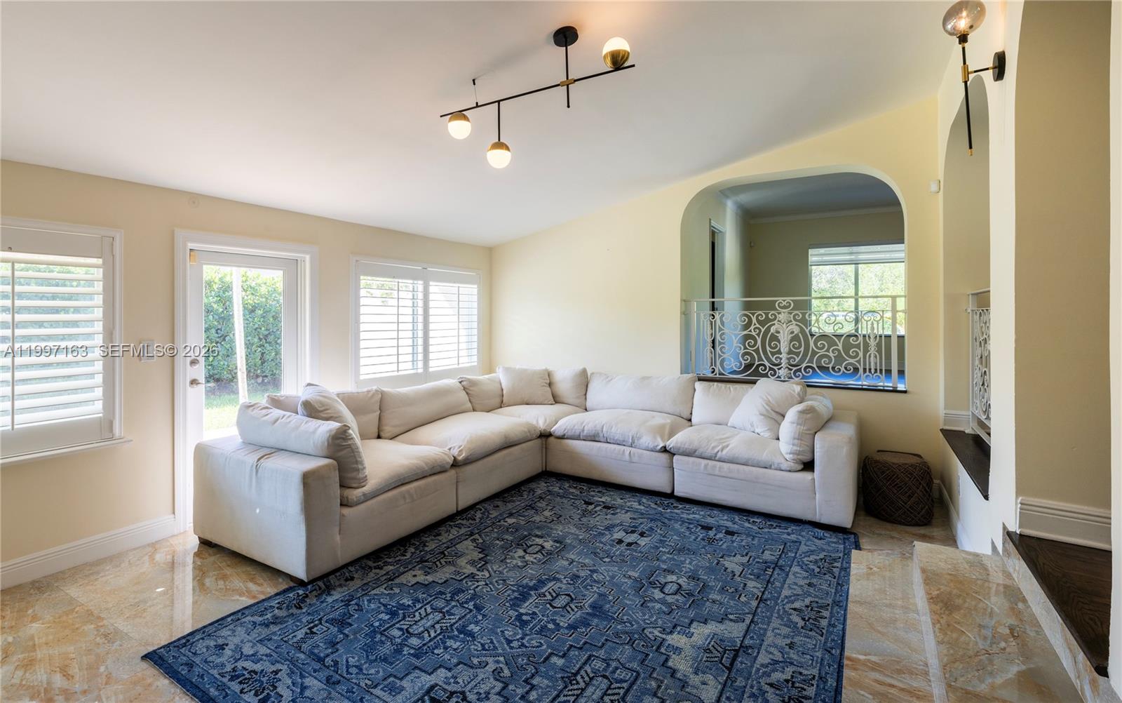 COUNTRY CLUB ESTATES SEC - Residential