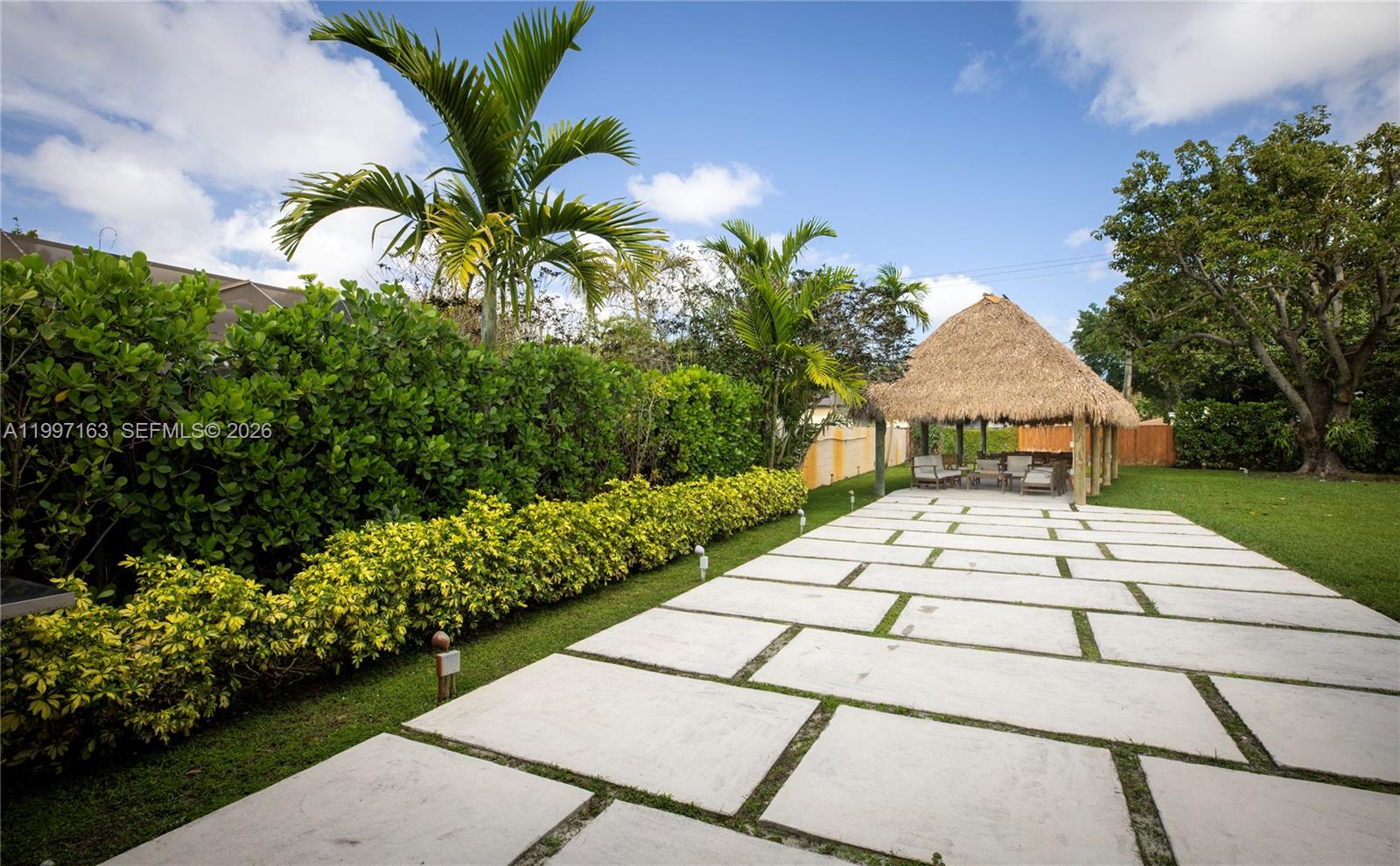 COUNTRY CLUB ESTATES SEC - Residential