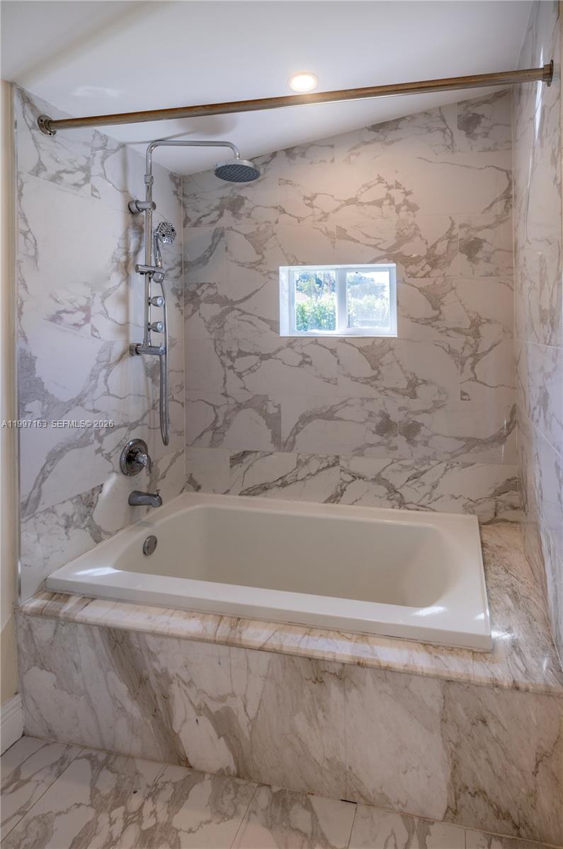 COUNTRY CLUB ESTATES SEC - Residential