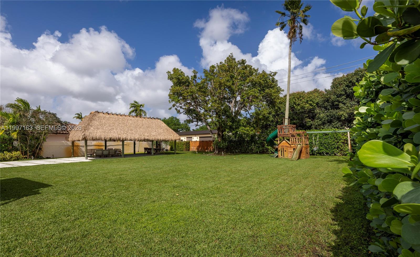 COUNTRY CLUB ESTATES SEC - Residential