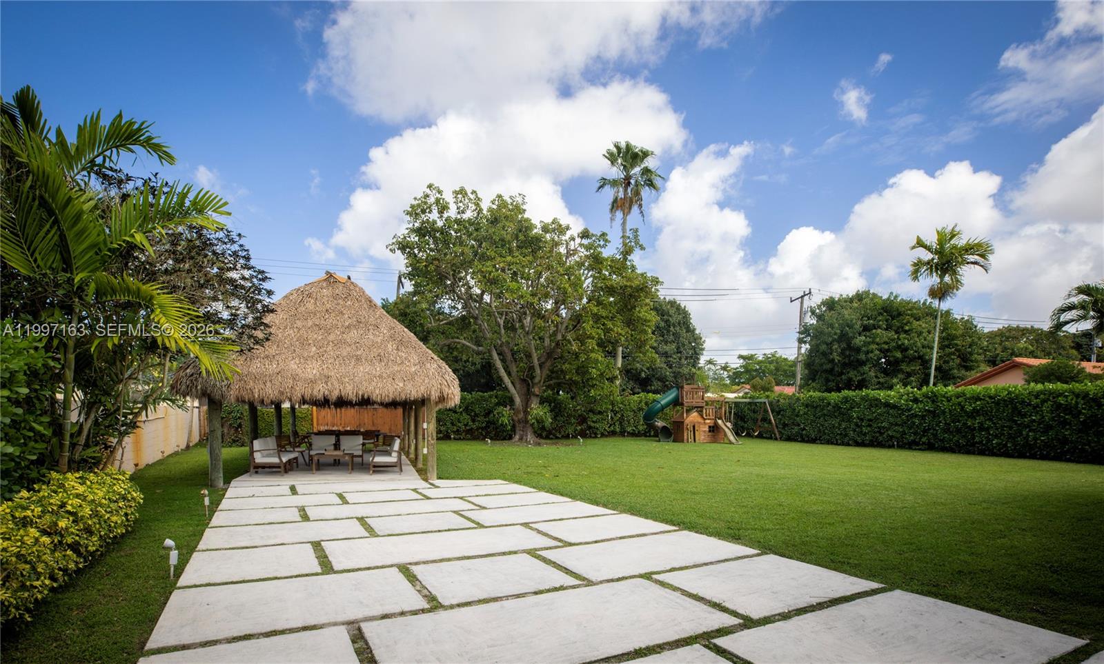 COUNTRY CLUB ESTATES SEC - Residential