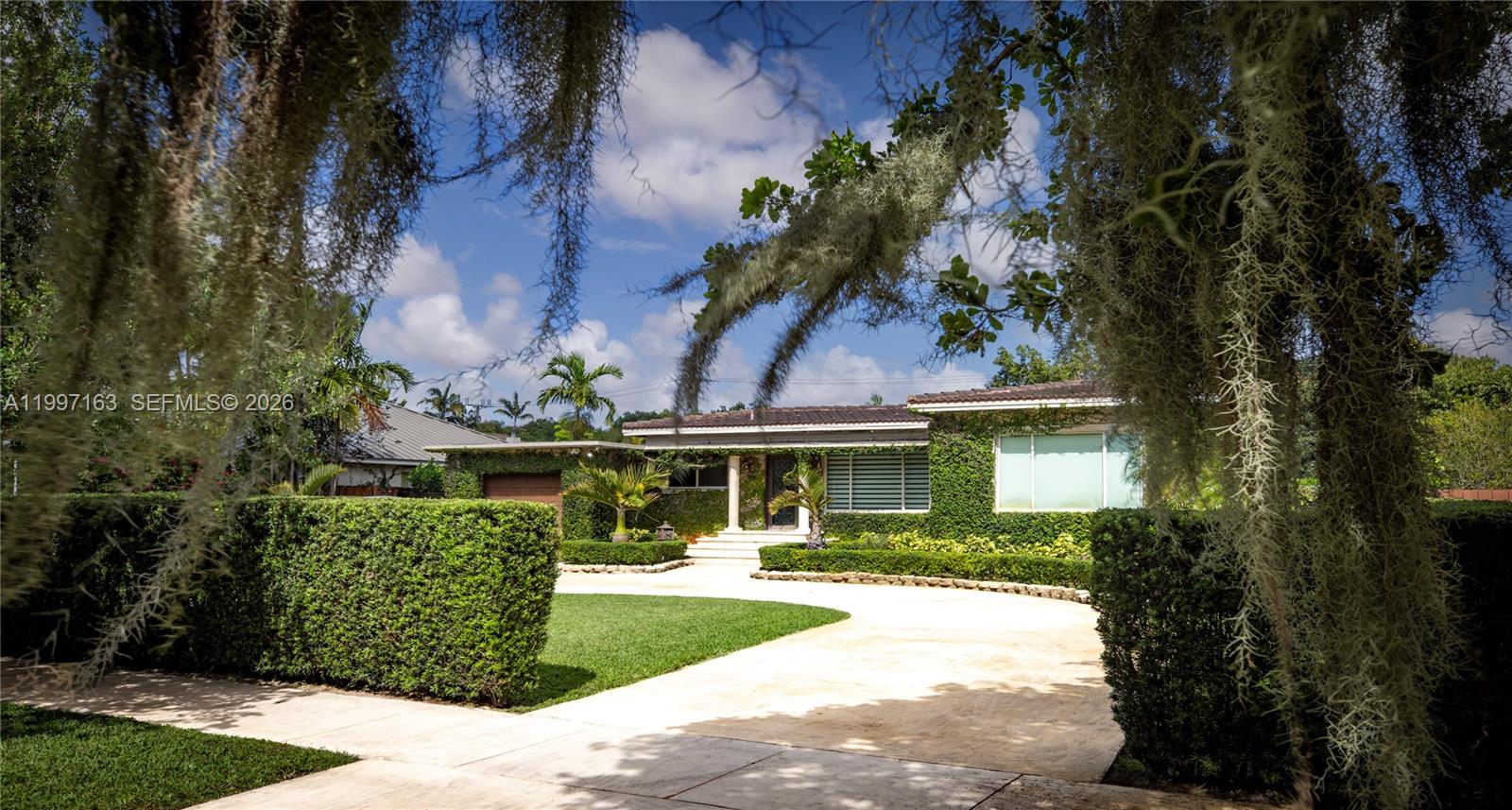 COUNTRY CLUB ESTATES SEC - Residential