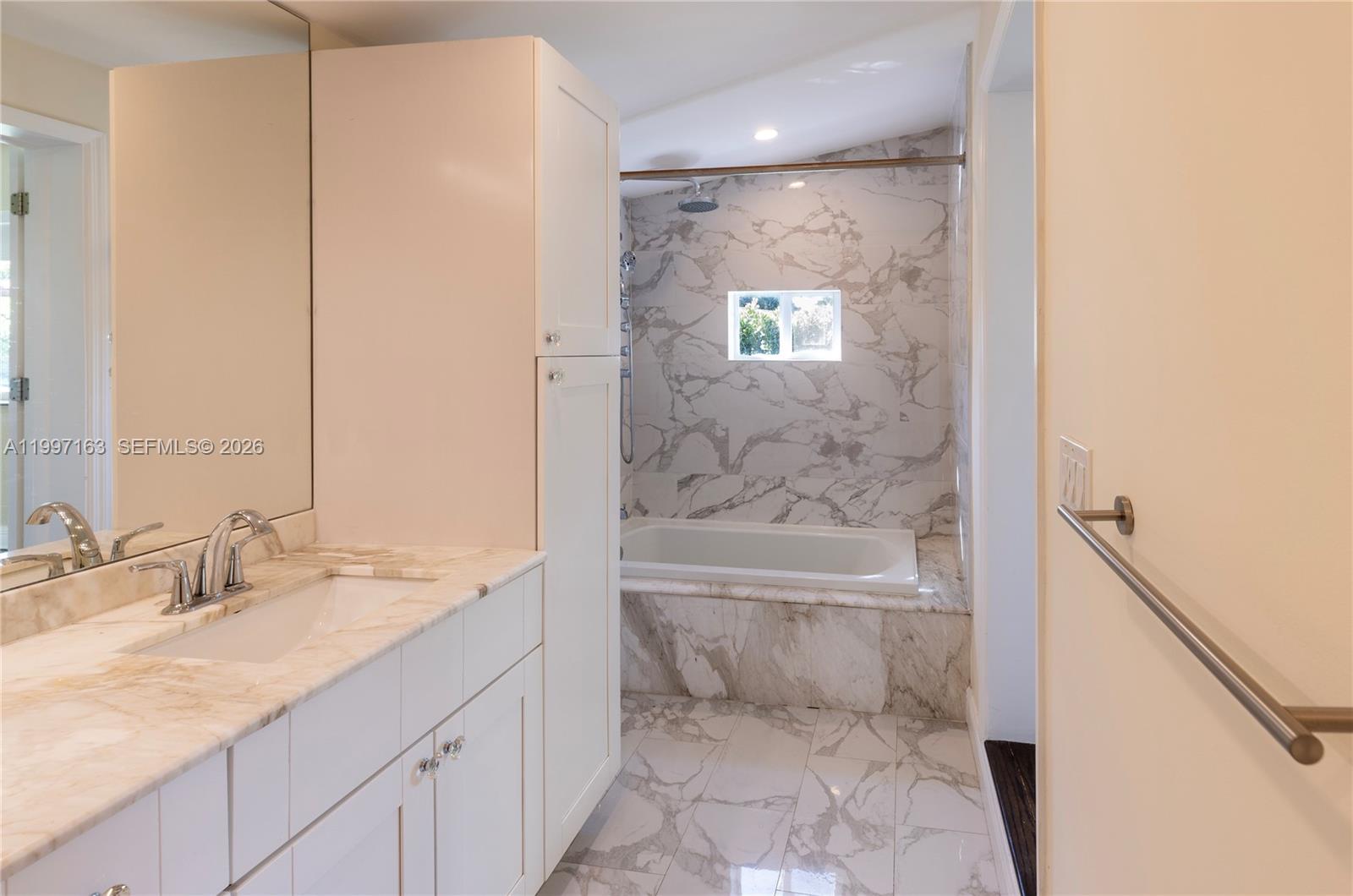 COUNTRY CLUB ESTATES SEC - Residential