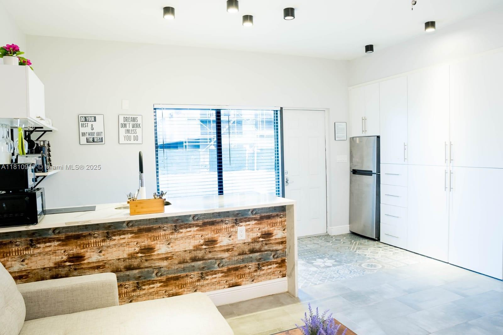 824 NE 4th St 3