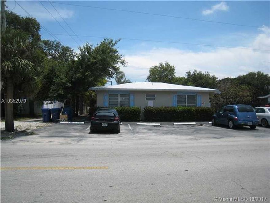 GREAT LOCATION; EAST OF US-1, VERY CLOSE TO PORT EVERGLADES AND FORT LAUDERDALE-HOLLYWOOD INTERNATIONAL AIRPORT. 2.5 MILES  AWAY FROM THE SUNNY BEACHES AND LESS THAT 2 MINUTES FROM DOWNTOWN AND LAS OLAS RIVERWALK. THIS IS YOUR OPPORTUNITY TO ENJOY A PLACE THAT IS CLOSE TO EVERYTHING: BANKS, GREAT RESTAURANTS, SUPERMARKETS, PHARMACIES AND CAFETERIAS. CALL FOR AN APPOINTMENT BEFORE THIS UNIT IS GONE. , PET DEPOSIT $450 DOLLARS NON REFUNDABLE PER PET MAX 20 LBS
