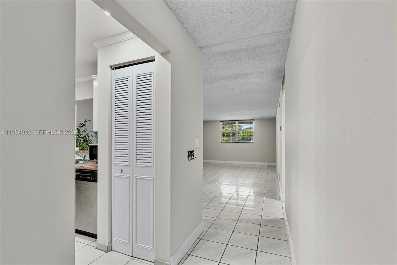 1830 Dixieanna St 102