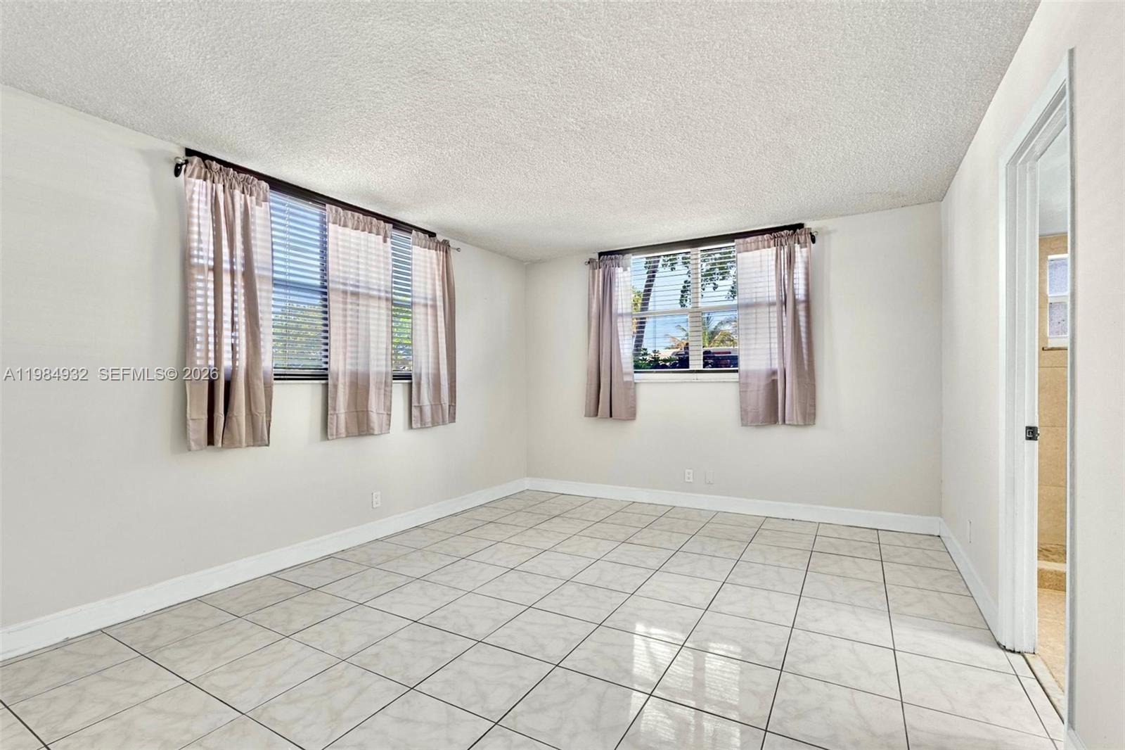 DIXIANA CONDO - Residential