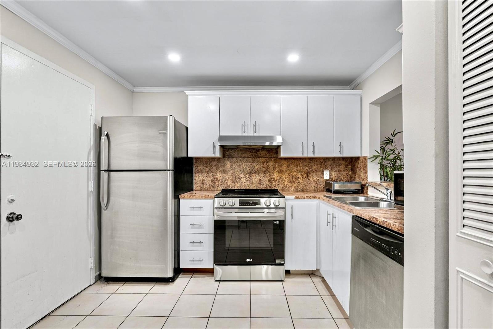 DIXIANA CONDO - Residential