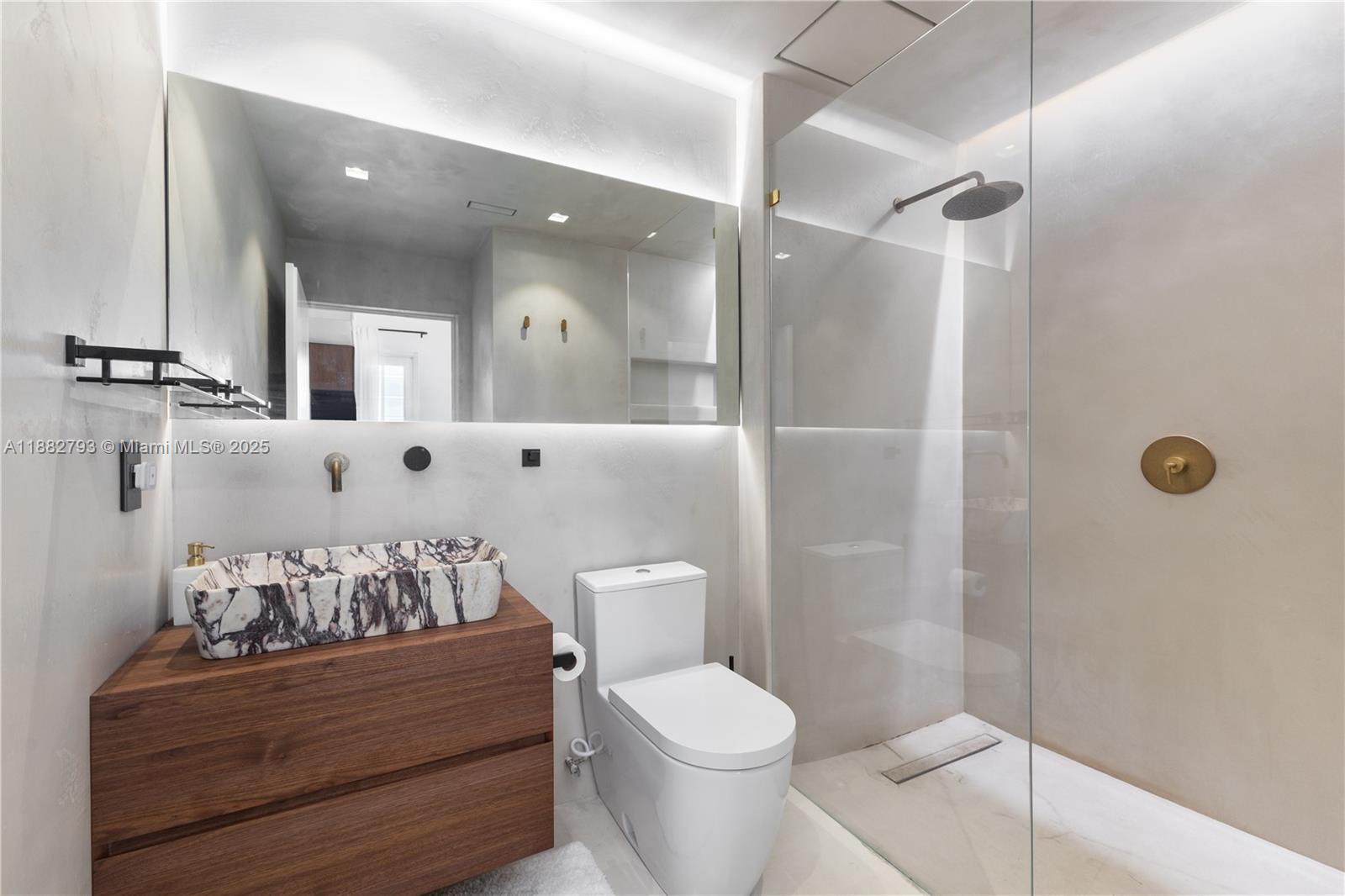 THE MONTCLAIR CONDO - Residential