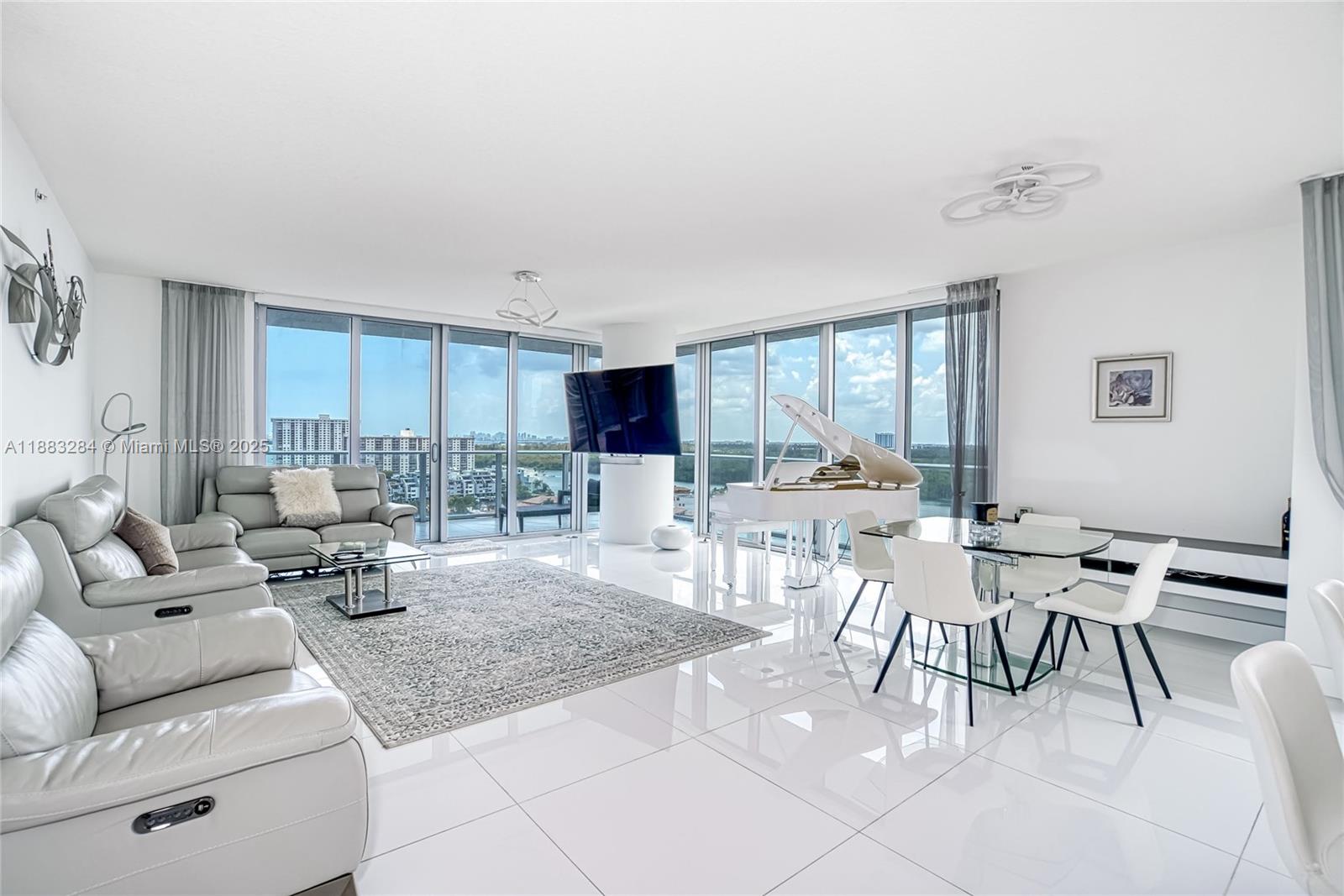 PARQUE TOWERS CONDO - Residential