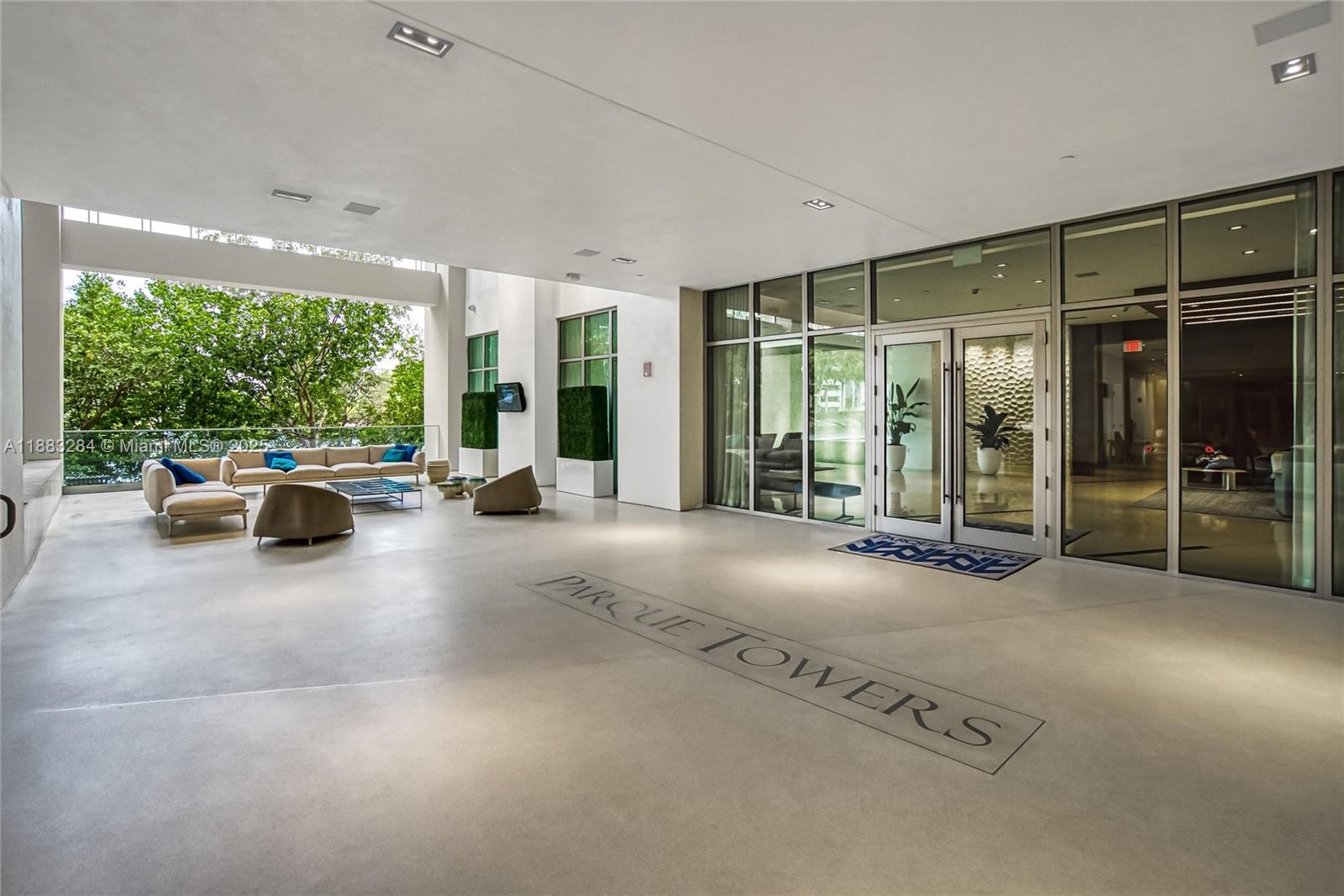 PARQUE TOWERS CONDO - Residential