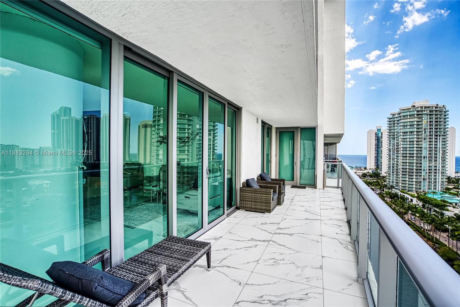 PARQUE TOWERS CONDO - Residential