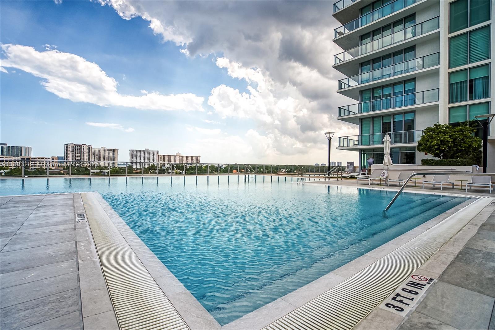 PARQUE TOWERS CONDO - Residential