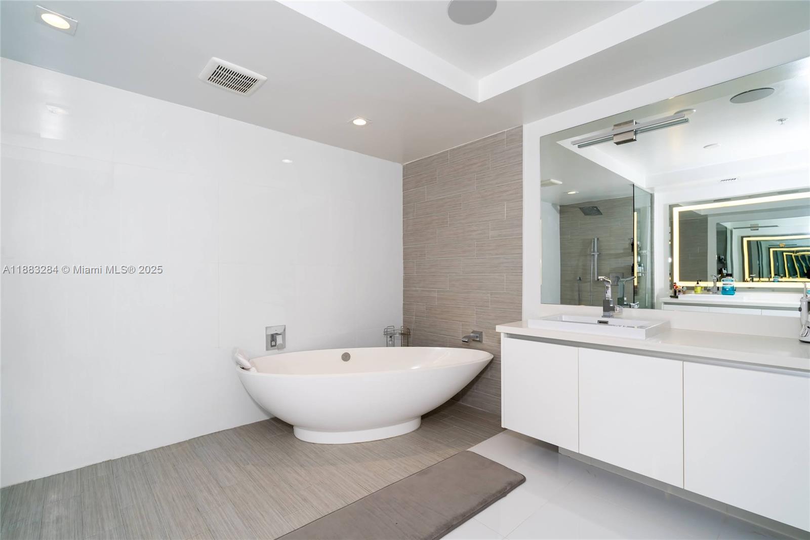 PARQUE TOWERS CONDO - Residential