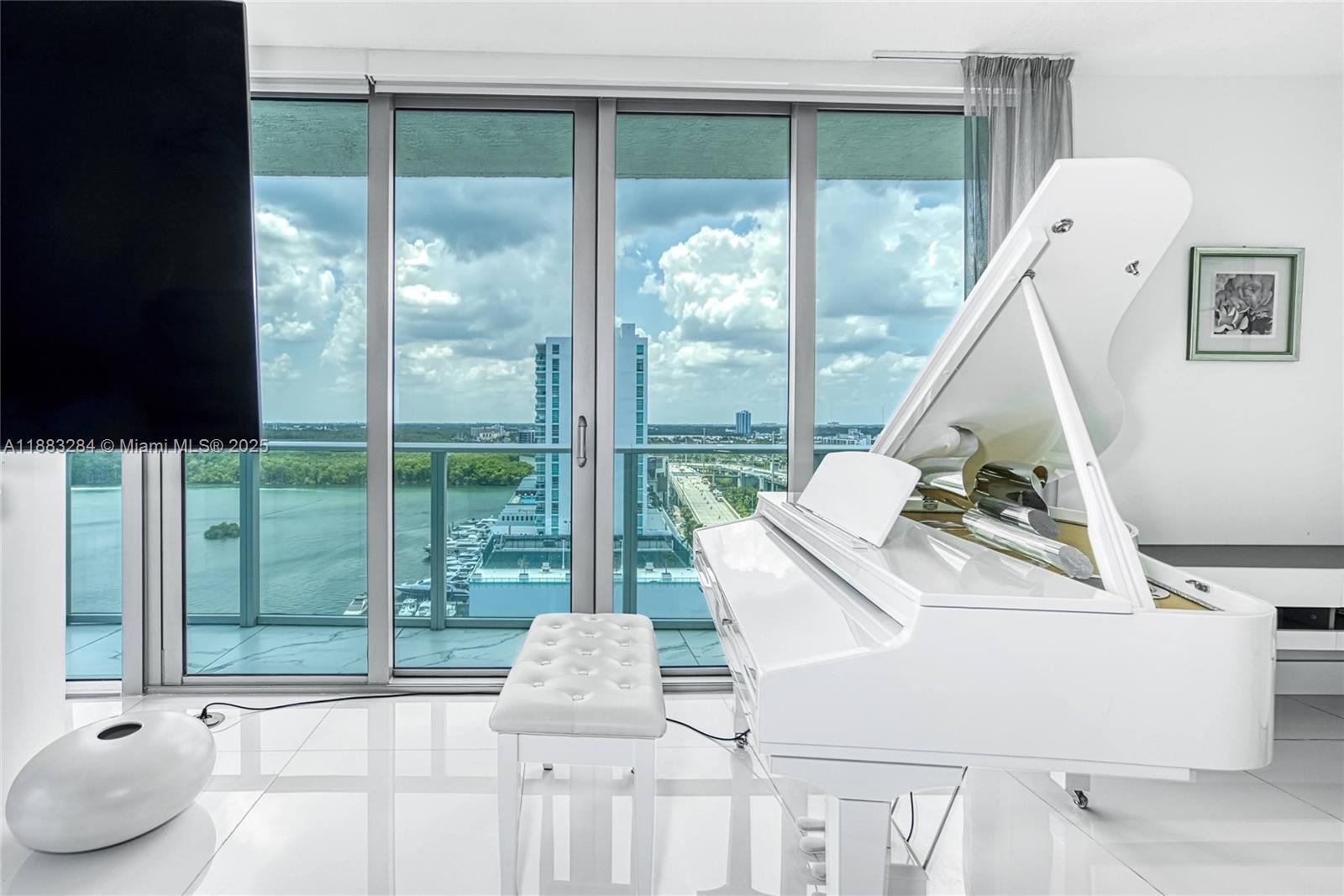PARQUE TOWERS CONDO - Residential