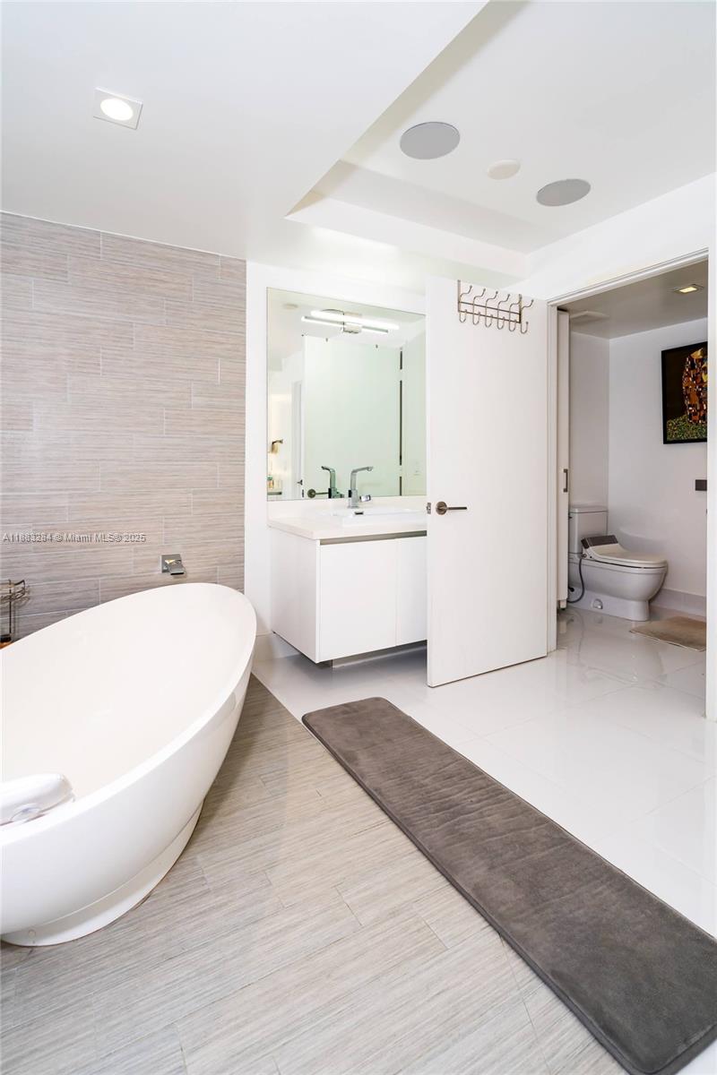 PARQUE TOWERS CONDO - Residential