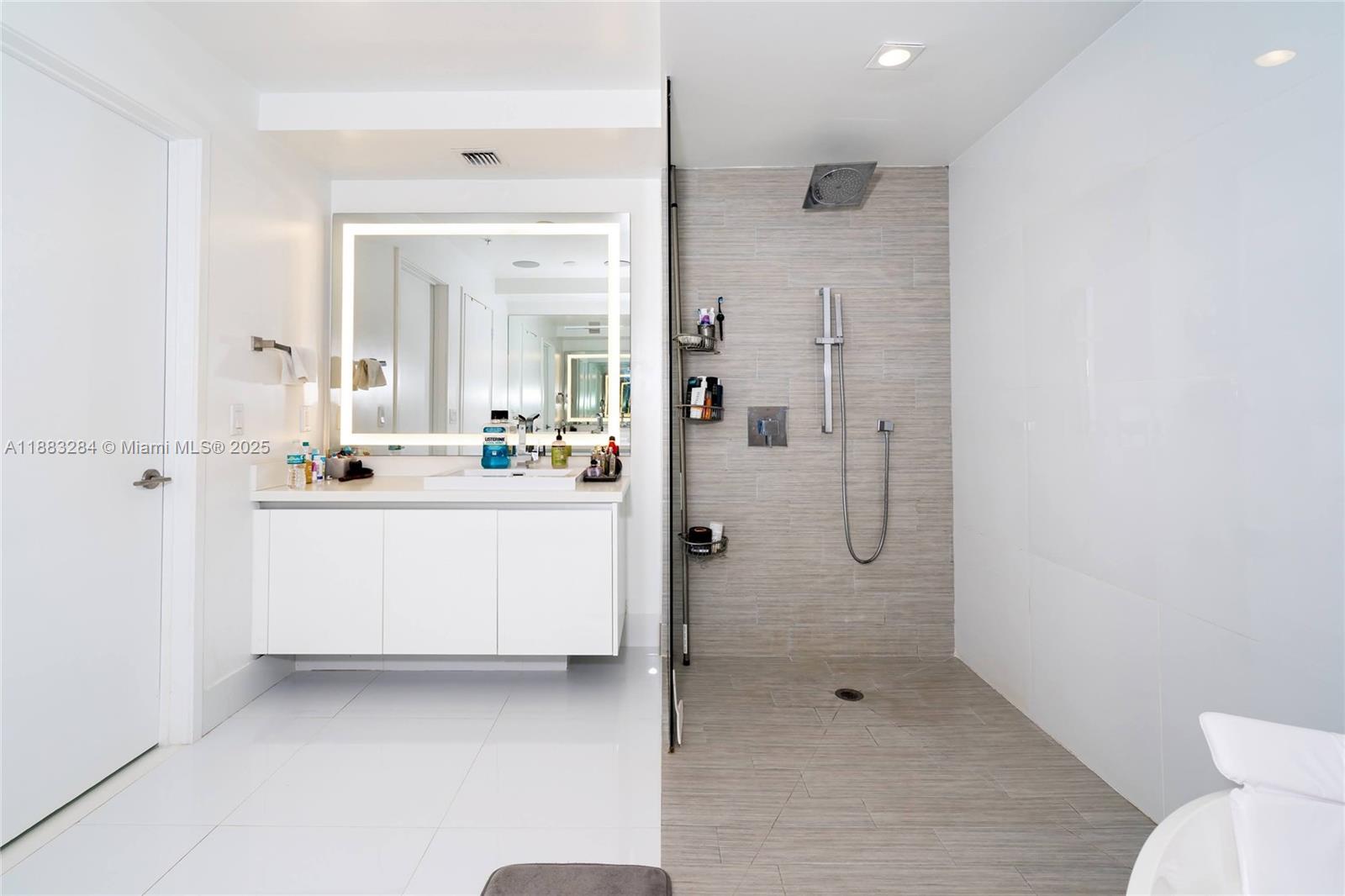 PARQUE TOWERS CONDO - Residential