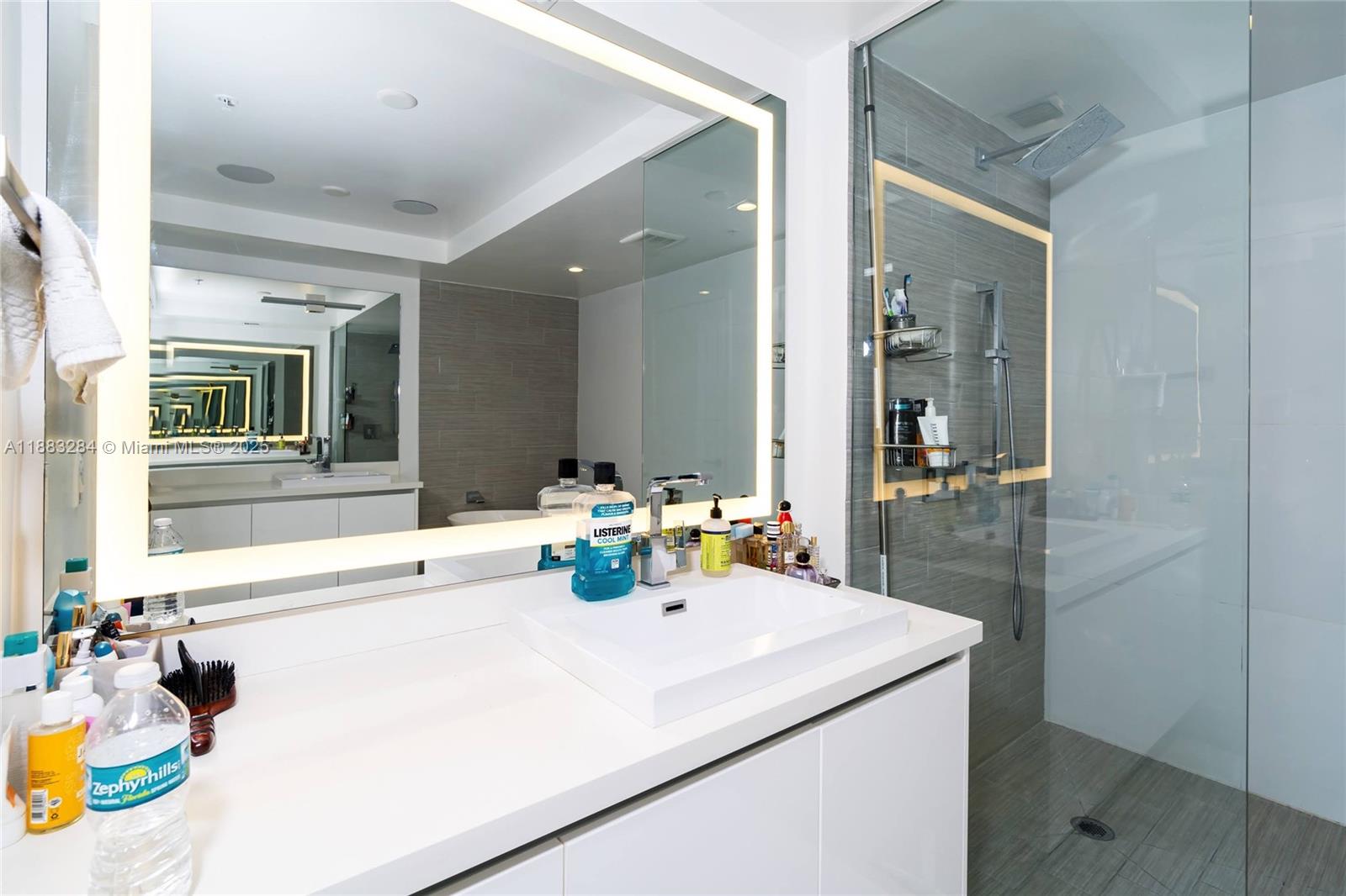 PARQUE TOWERS CONDO - Residential