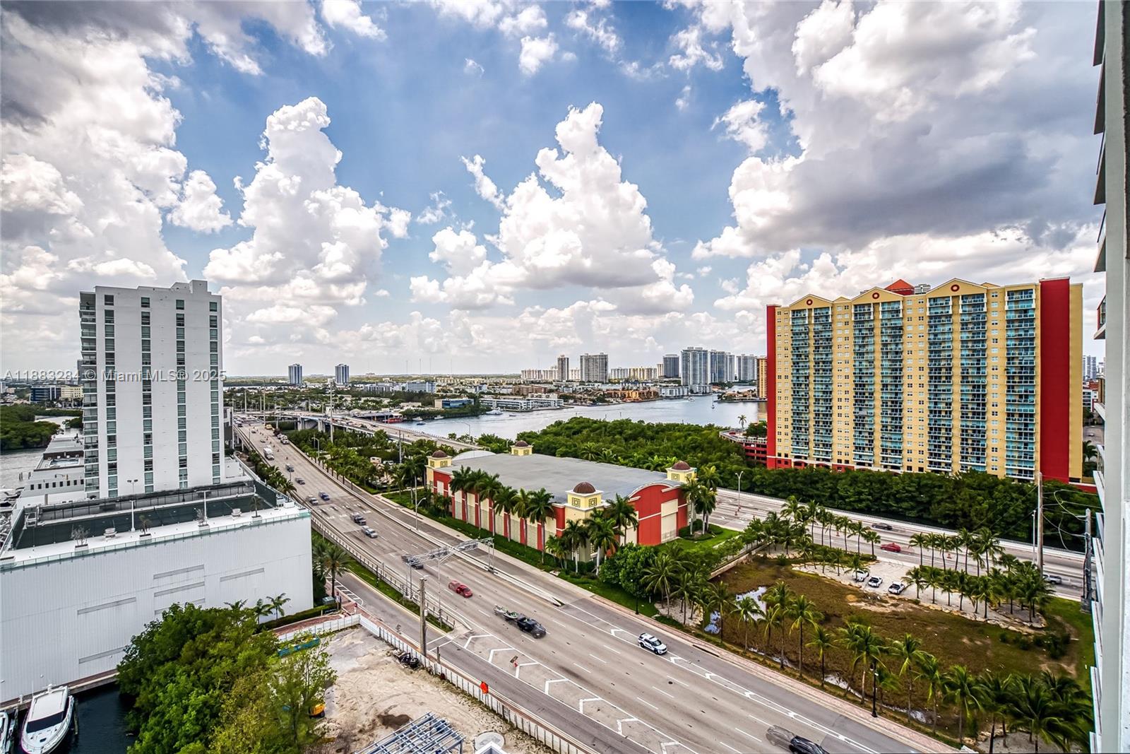 PARQUE TOWERS CONDO - Residential