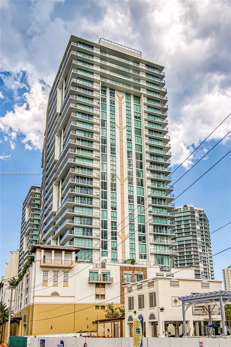 PARQUE TOWERS CONDO - Residential