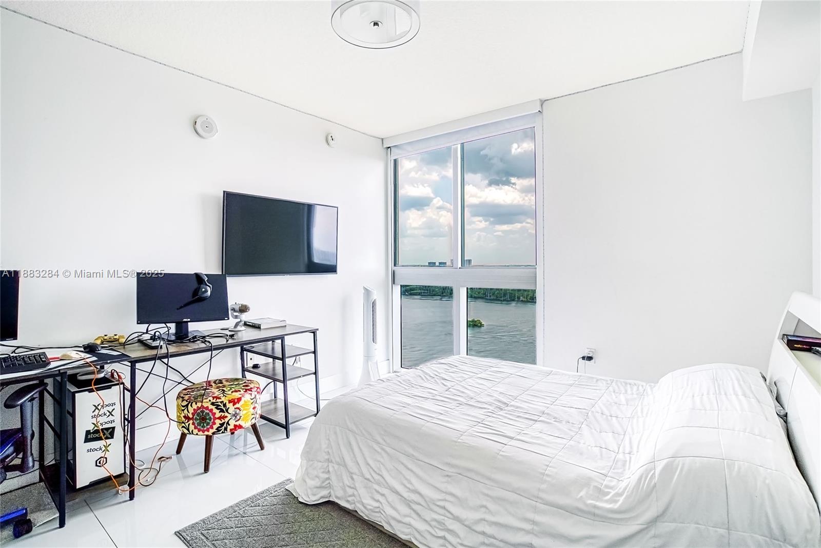 PARQUE TOWERS CONDO - Residential
