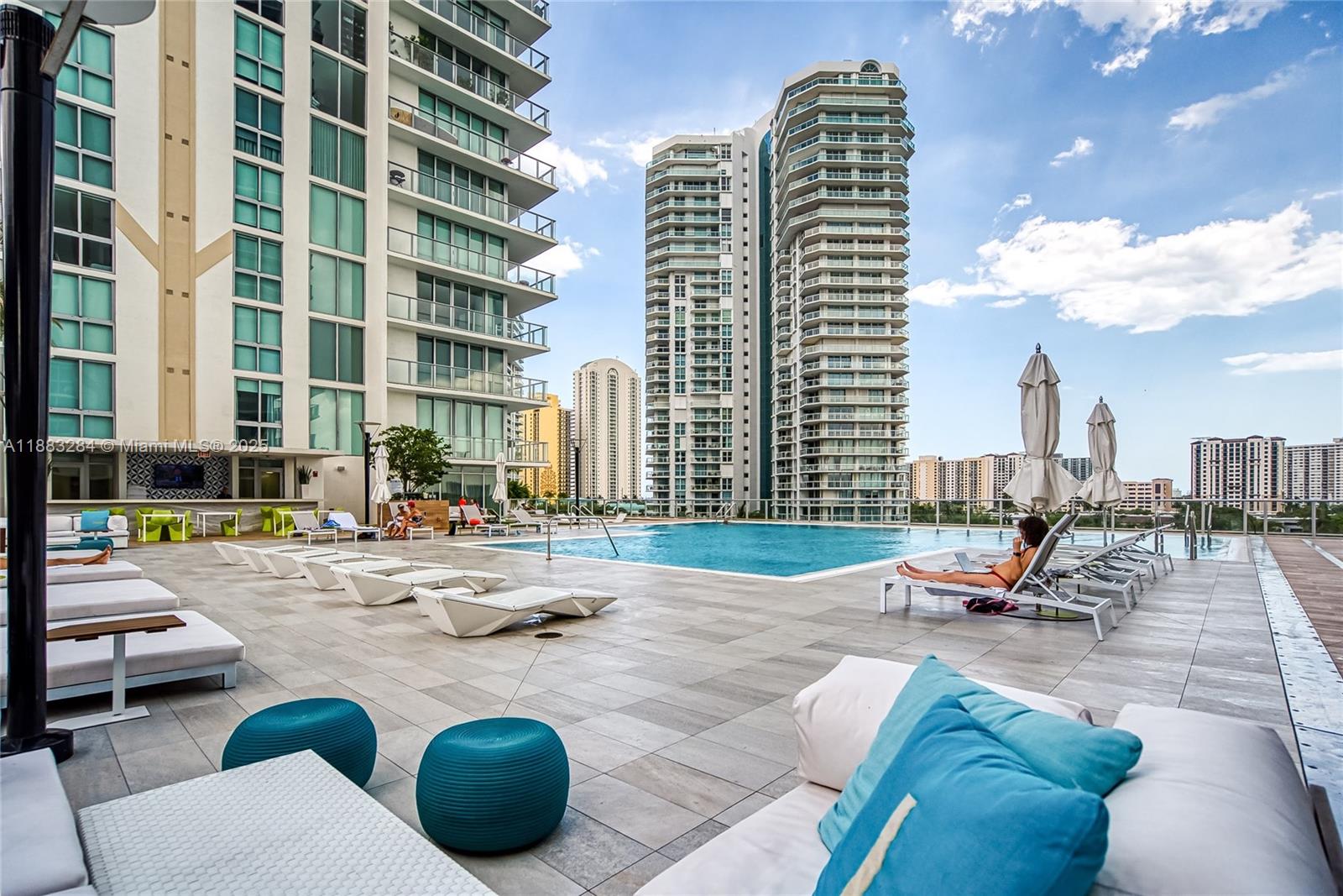 PARQUE TOWERS CONDO - Residential