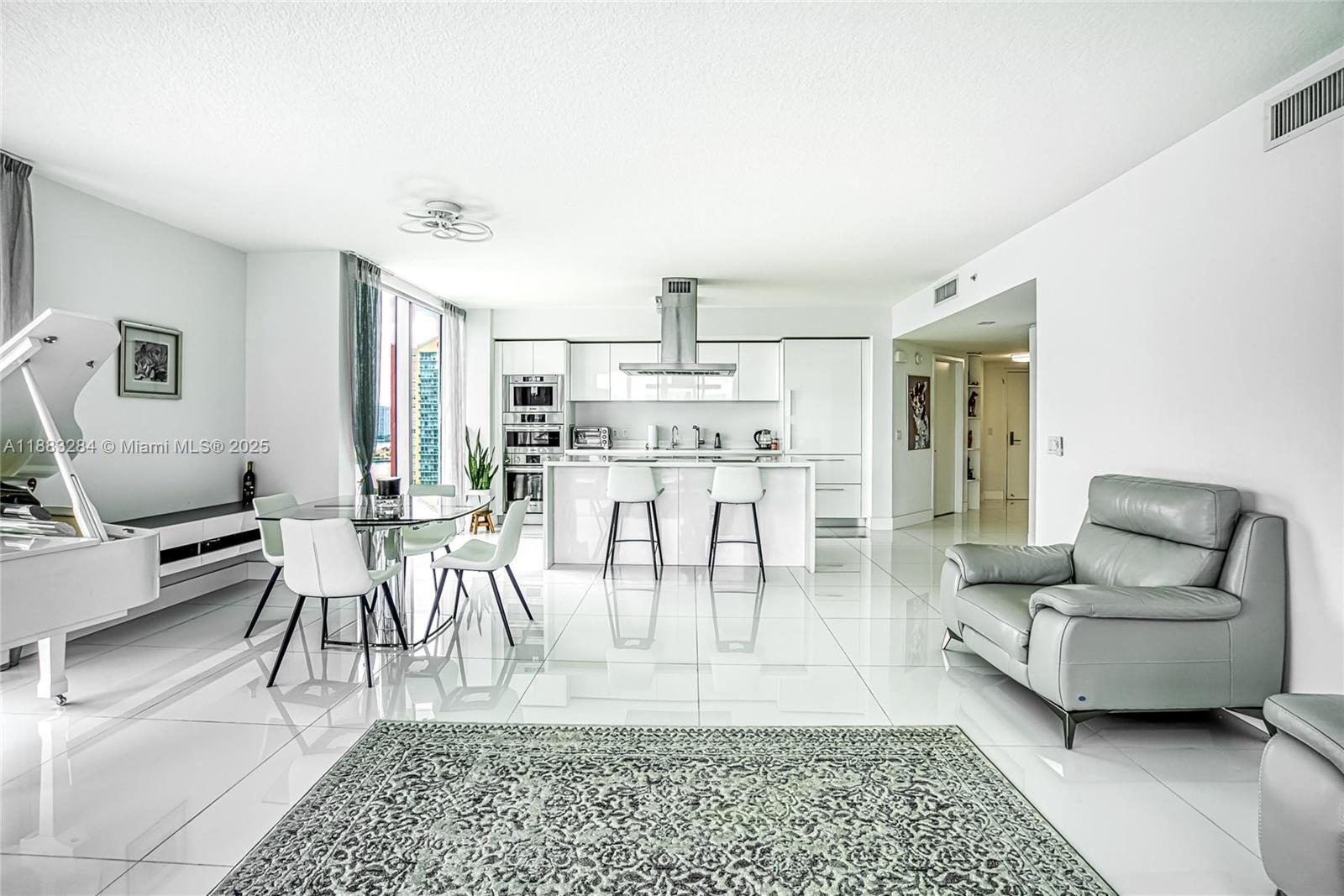 PARQUE TOWERS CONDO - Residential