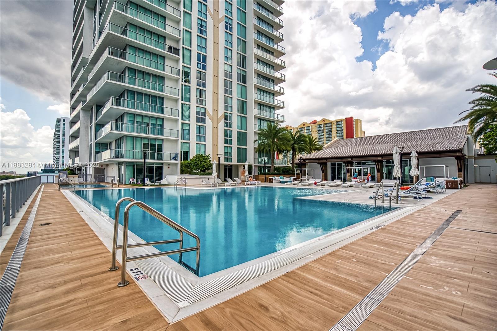 PARQUE TOWERS CONDO - Residential
